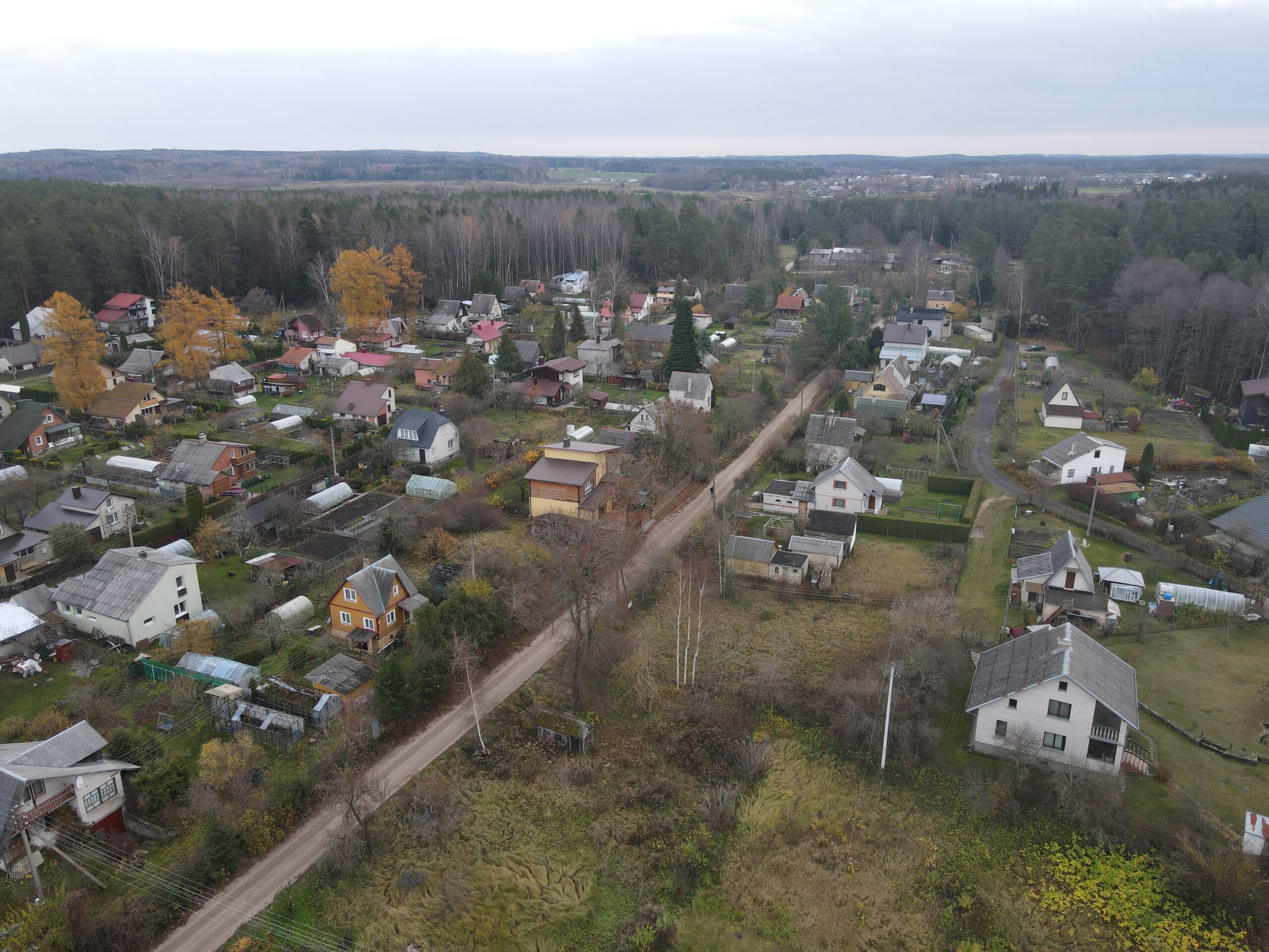 PARDUODAMAS ŽEMĖS SKLYPAS VILNIAUS R. SAV., MARIJAMPOLIO SEN., KALVELIŲ K., NAUJŲJŲ KALVELIŲ 1-OJI G. 8.