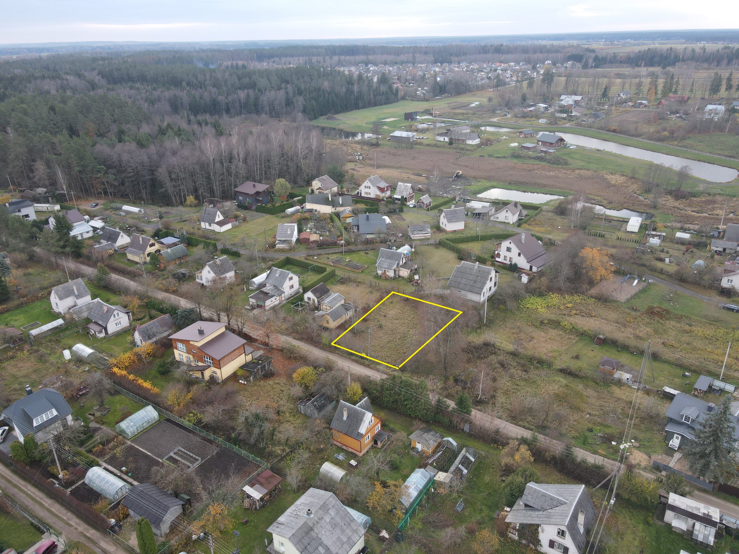 PARDUODAMAS ŽEMĖS SKLYPAS VILNIAUS R. SAV., MARIJAMPOLIO SEN., KALVELIŲ K., NAUJŲJŲ KALVELIŲ 1-OJI G. 8.