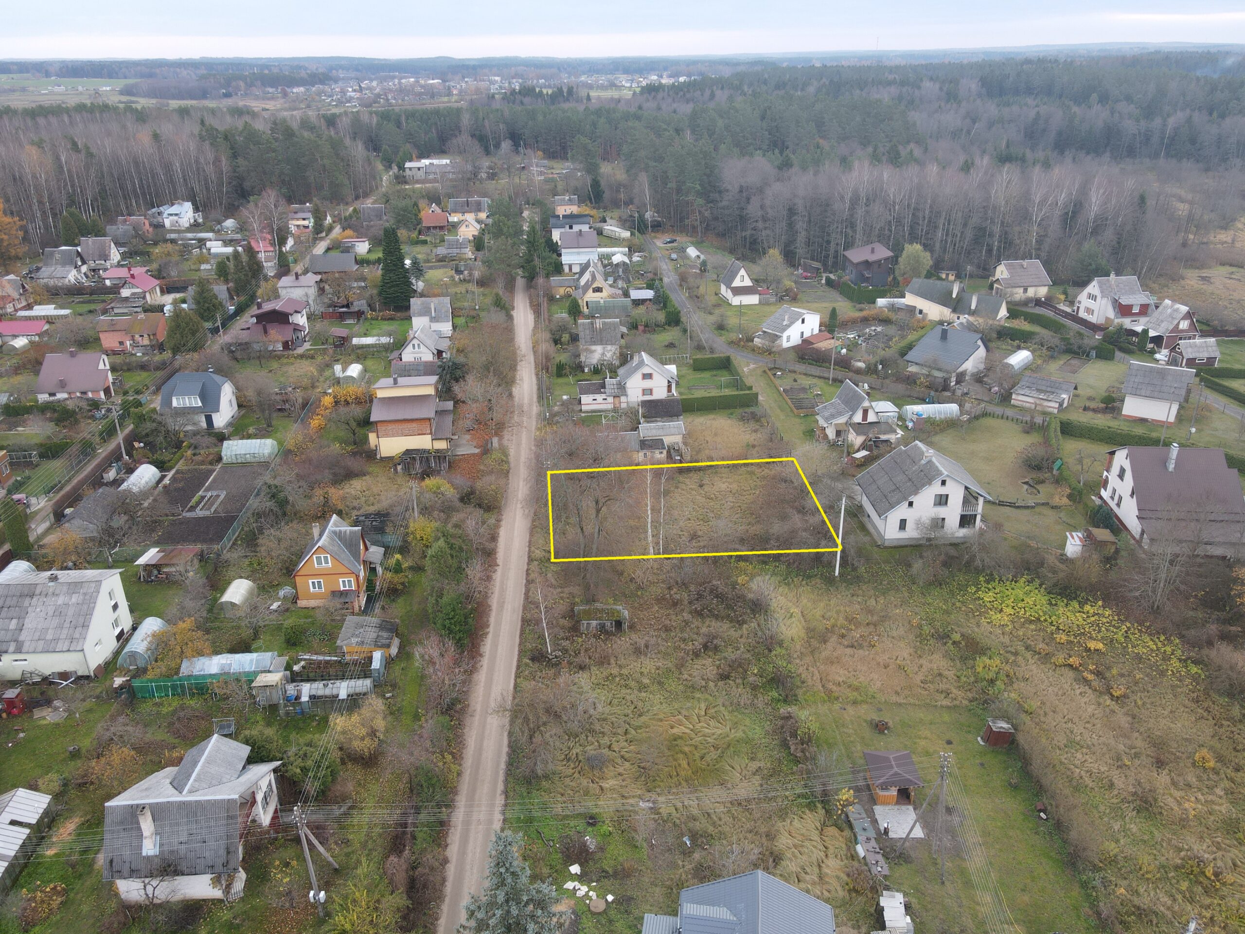 PARDUODAMAS ŽEMĖS SKLYPAS VILNIAUS R. SAV., MARIJAMPOLIO SEN., KALVELIŲ K., NAUJŲJŲ KALVELIŲ 1-OJI G. 8.