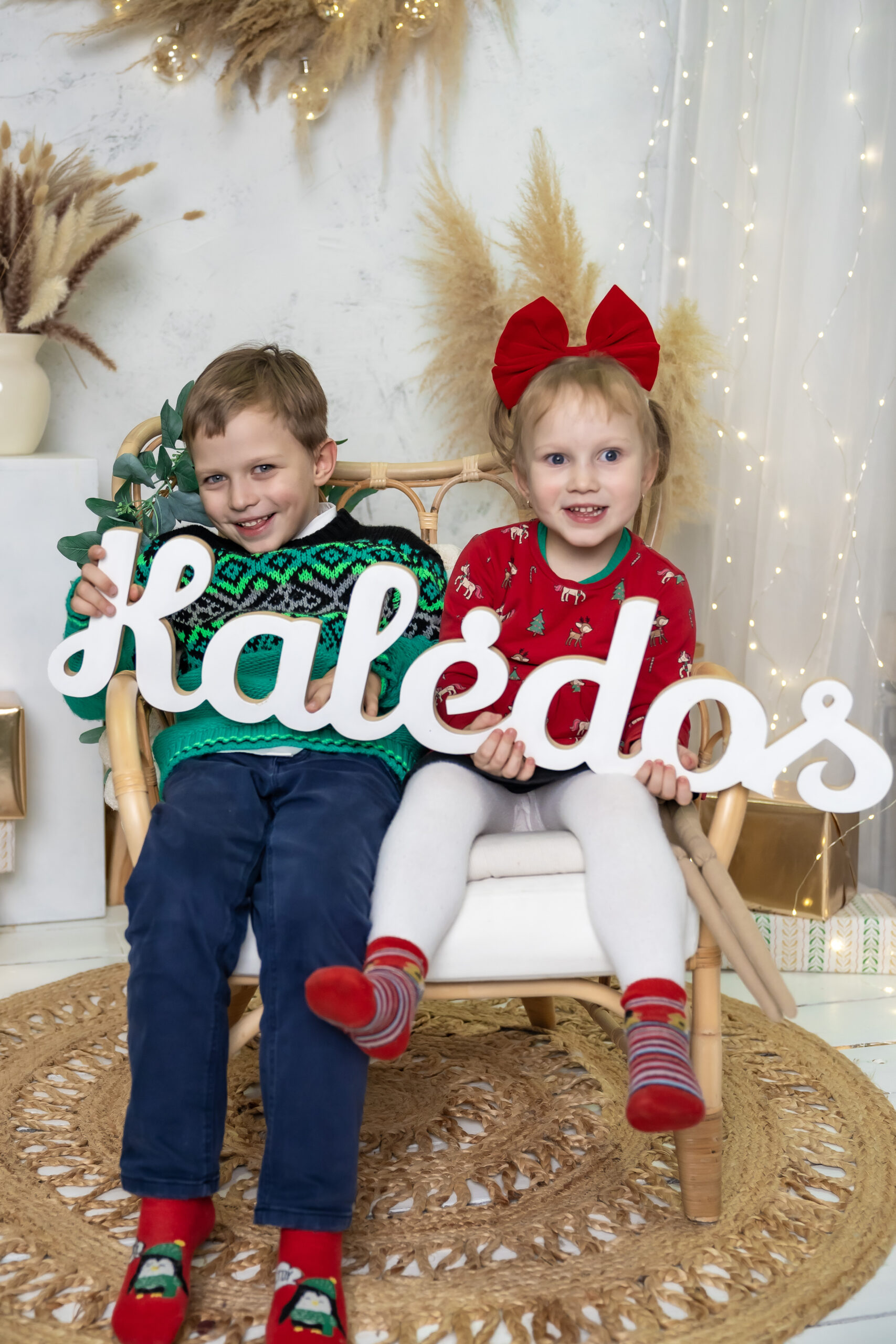 1 val. Kalėdinės fotosesijos kaina fotostudijoje su neribotu nuotraukų skaičiumi tik 130€ + FOTOKNYGA dovanų!