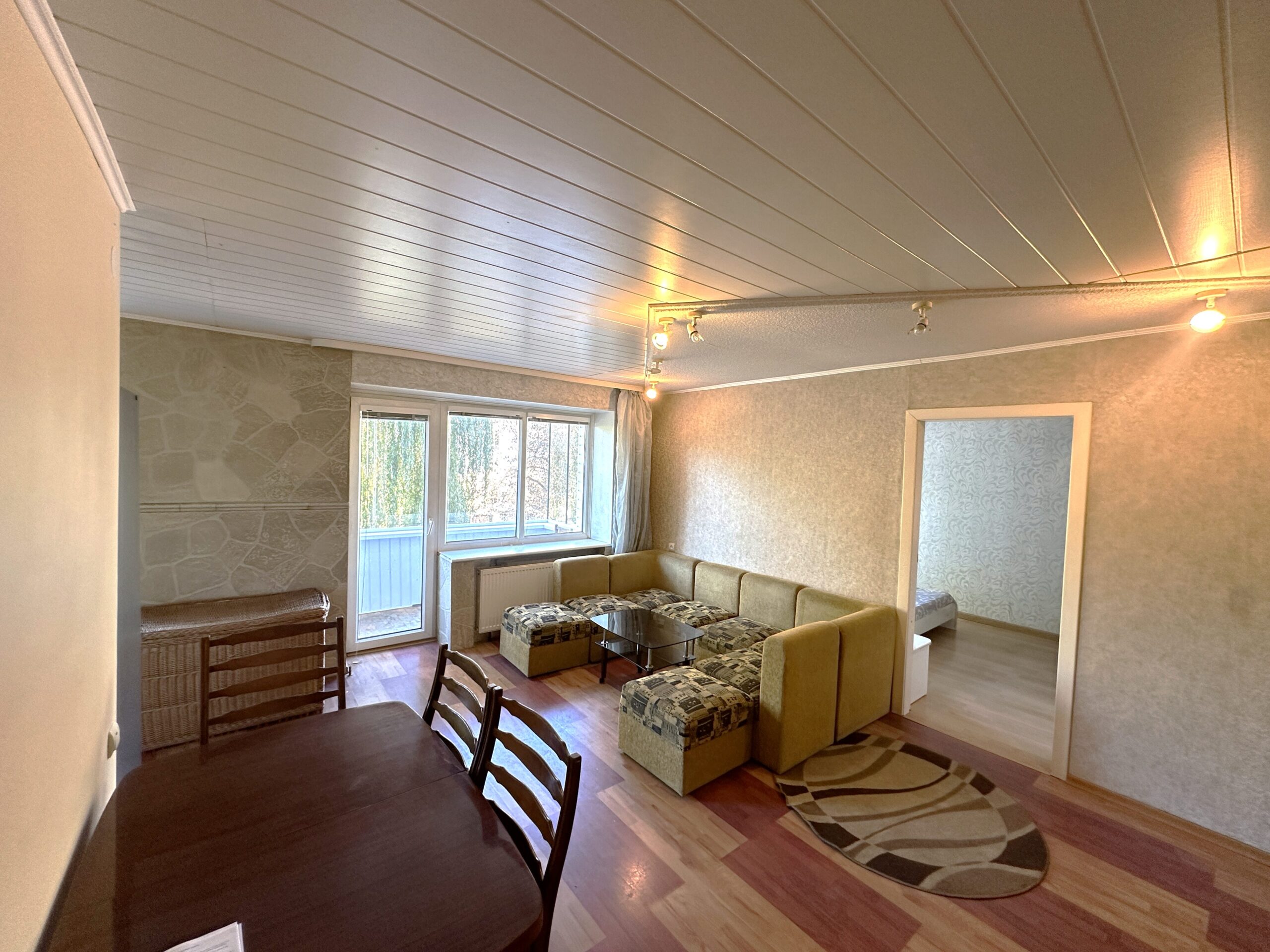 Parduodamas 2 kambarių butas.