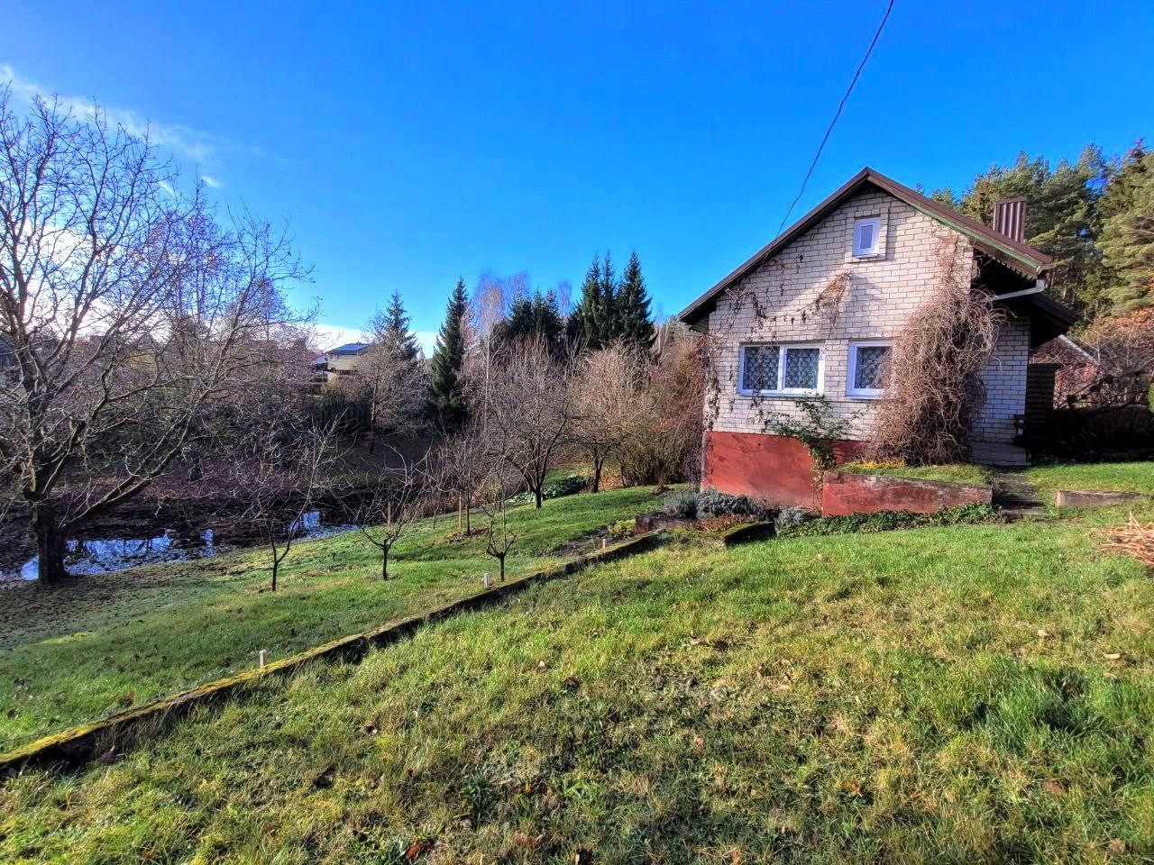 Parduodamas mūrinis namas