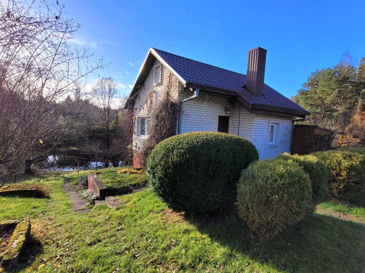 Parduodamas mūrinis namas