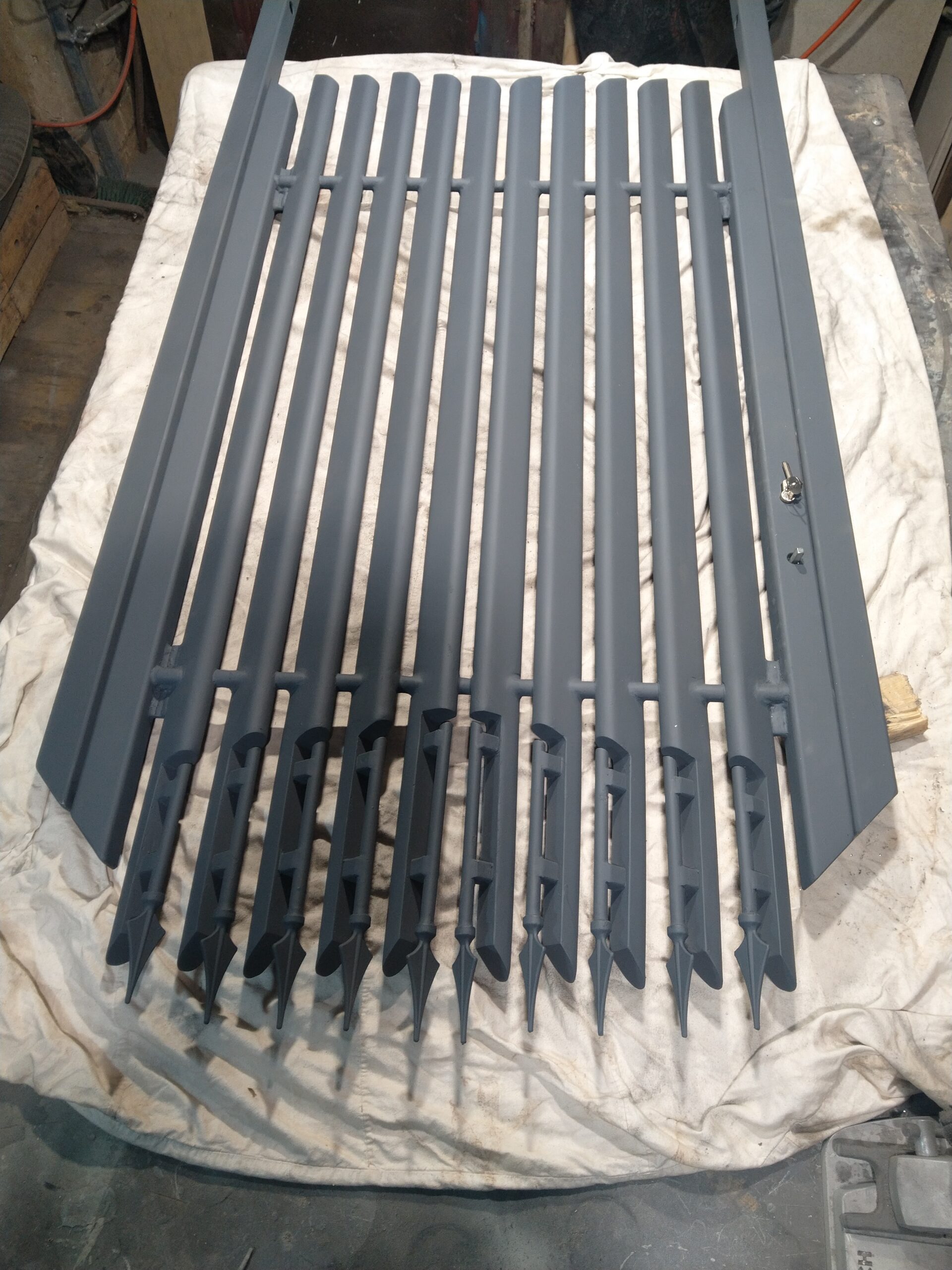 Metaliniai kiemo varteliai