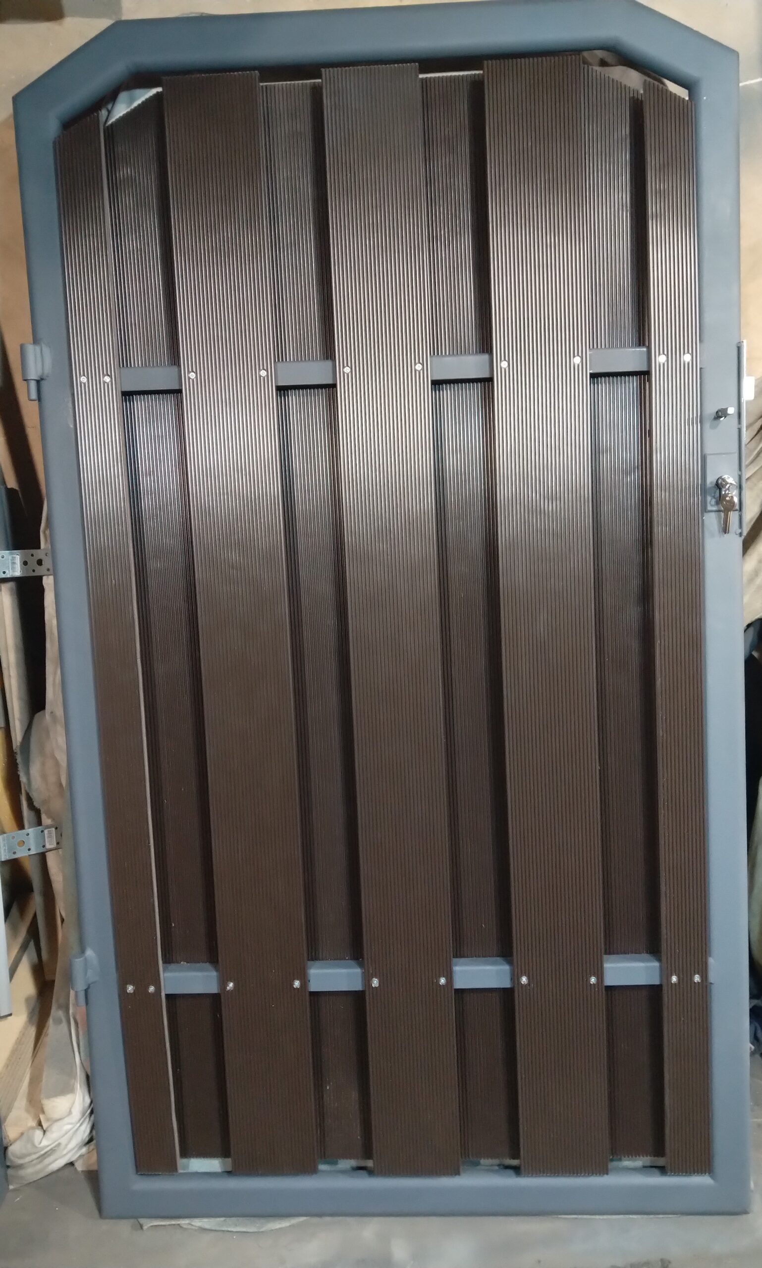 Metaliniai kiemo varteliai