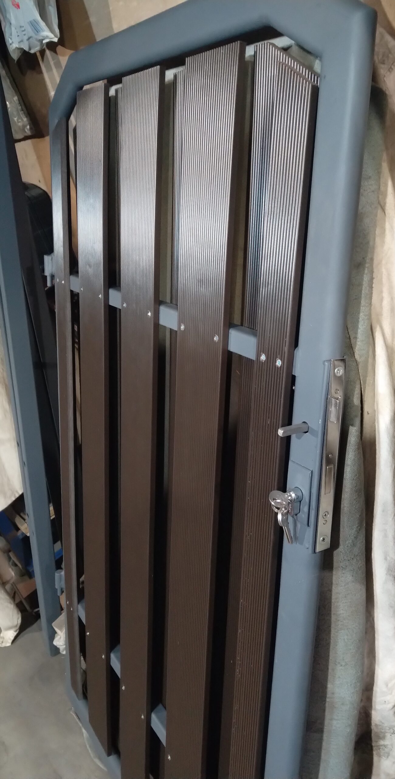 Metaliniai kiemo varteliai