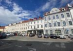 IŠSKIRTINĖJE SENAMIESČIO VIETOJE PARDUODAMAS 4 KAMBARIŲ BUTAS DIDŽIOJI G. 11, VILNIUJE.