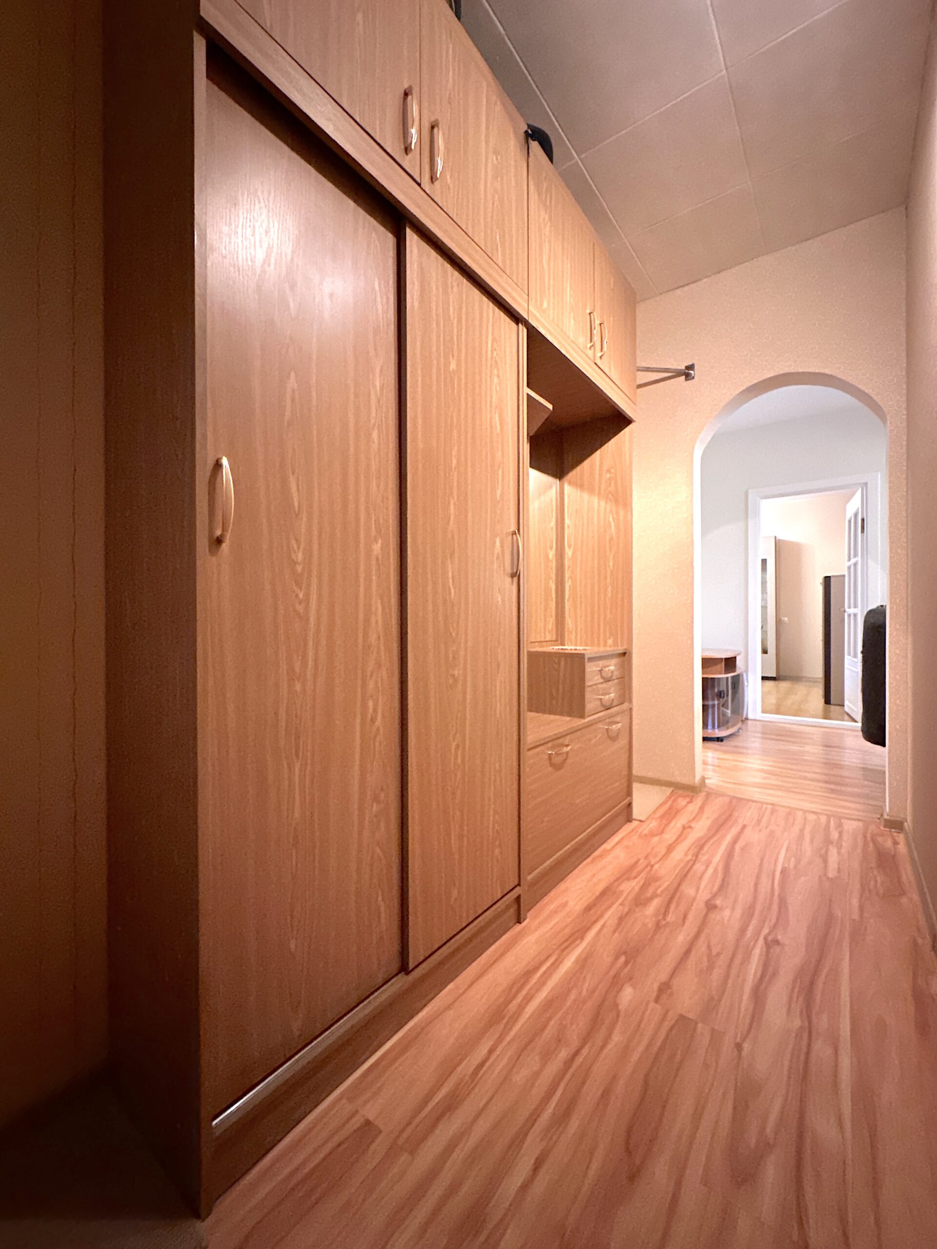 Parduodamas 3 kambarių butas su holu Klaipedoje