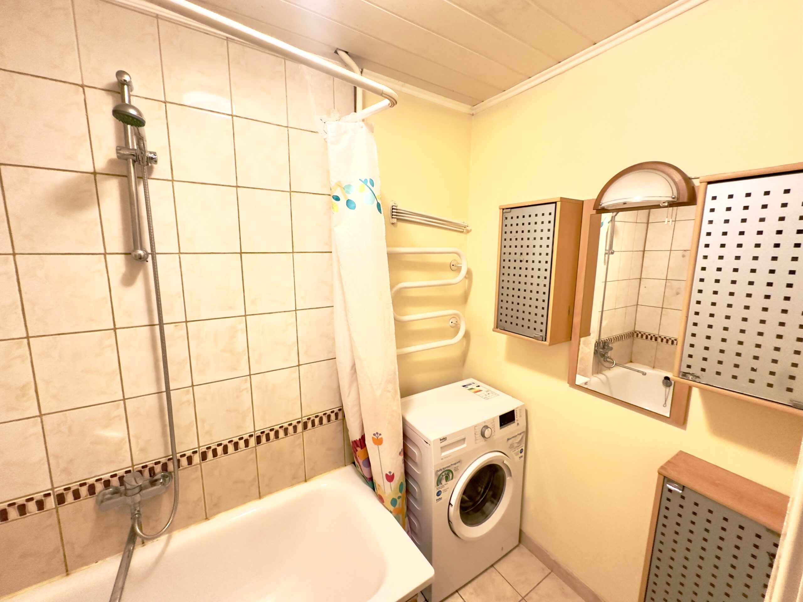 Parduodamas 2 kambarių butas.