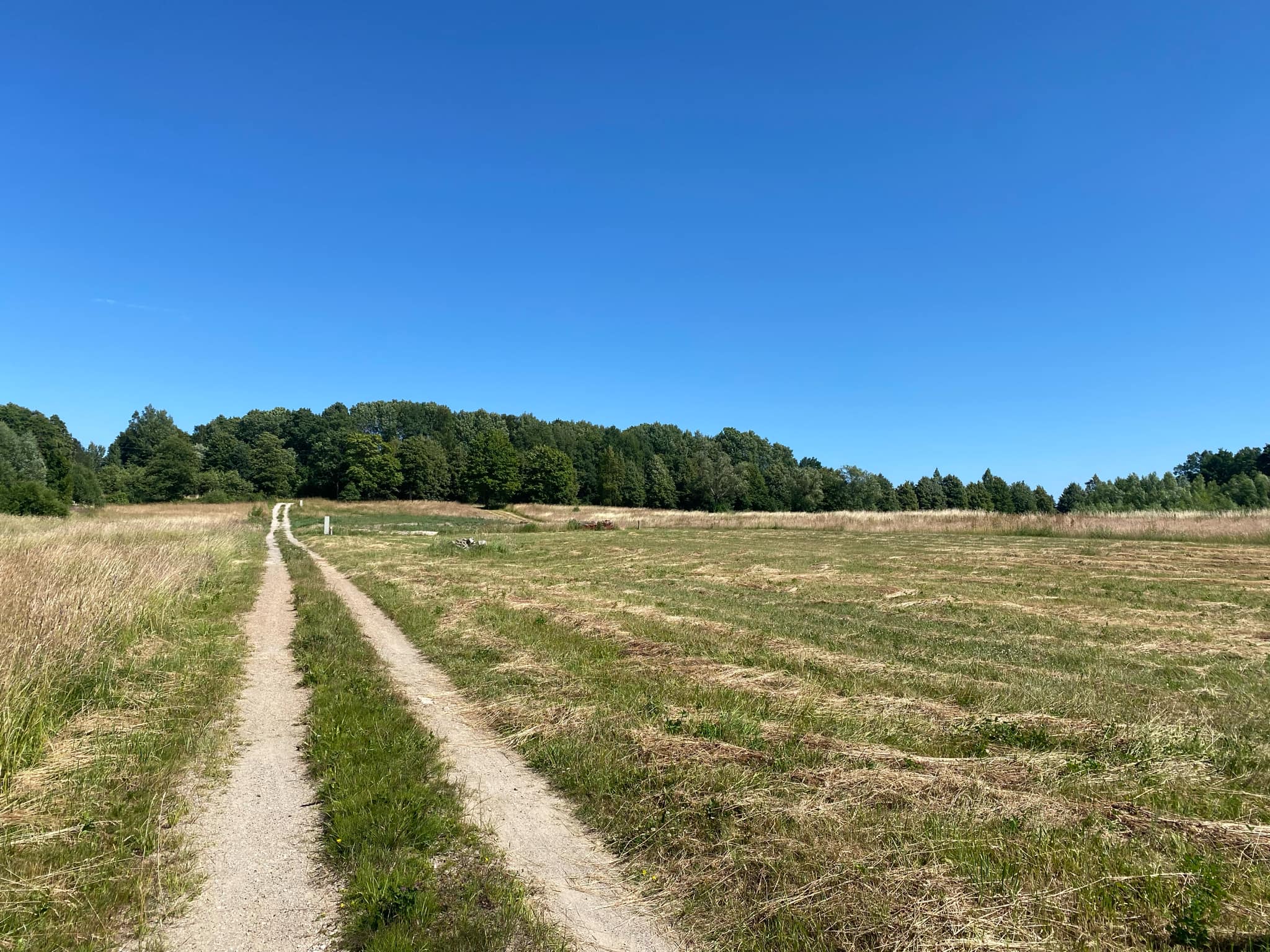 PARDUODAMAS 17a. SKLYPAS PRIEKULĖJE (Pangesų k. Pangesų g. 13A)