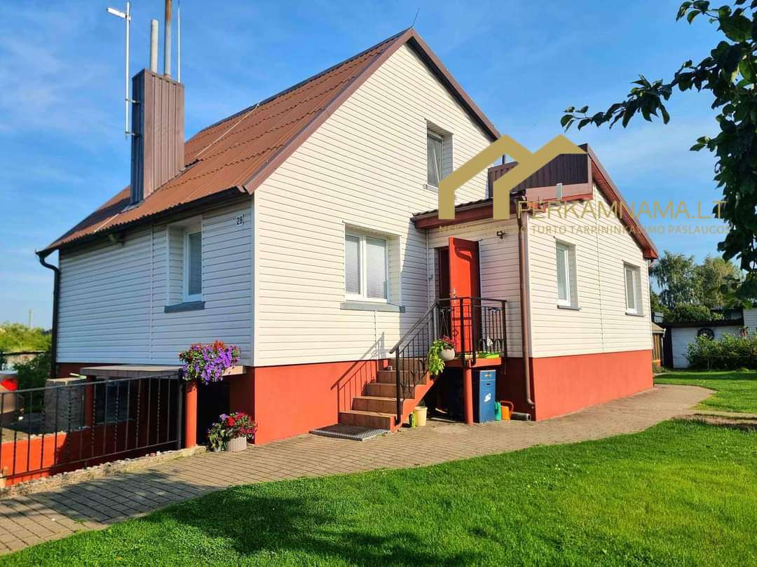 Parduodamas namas su sklypu