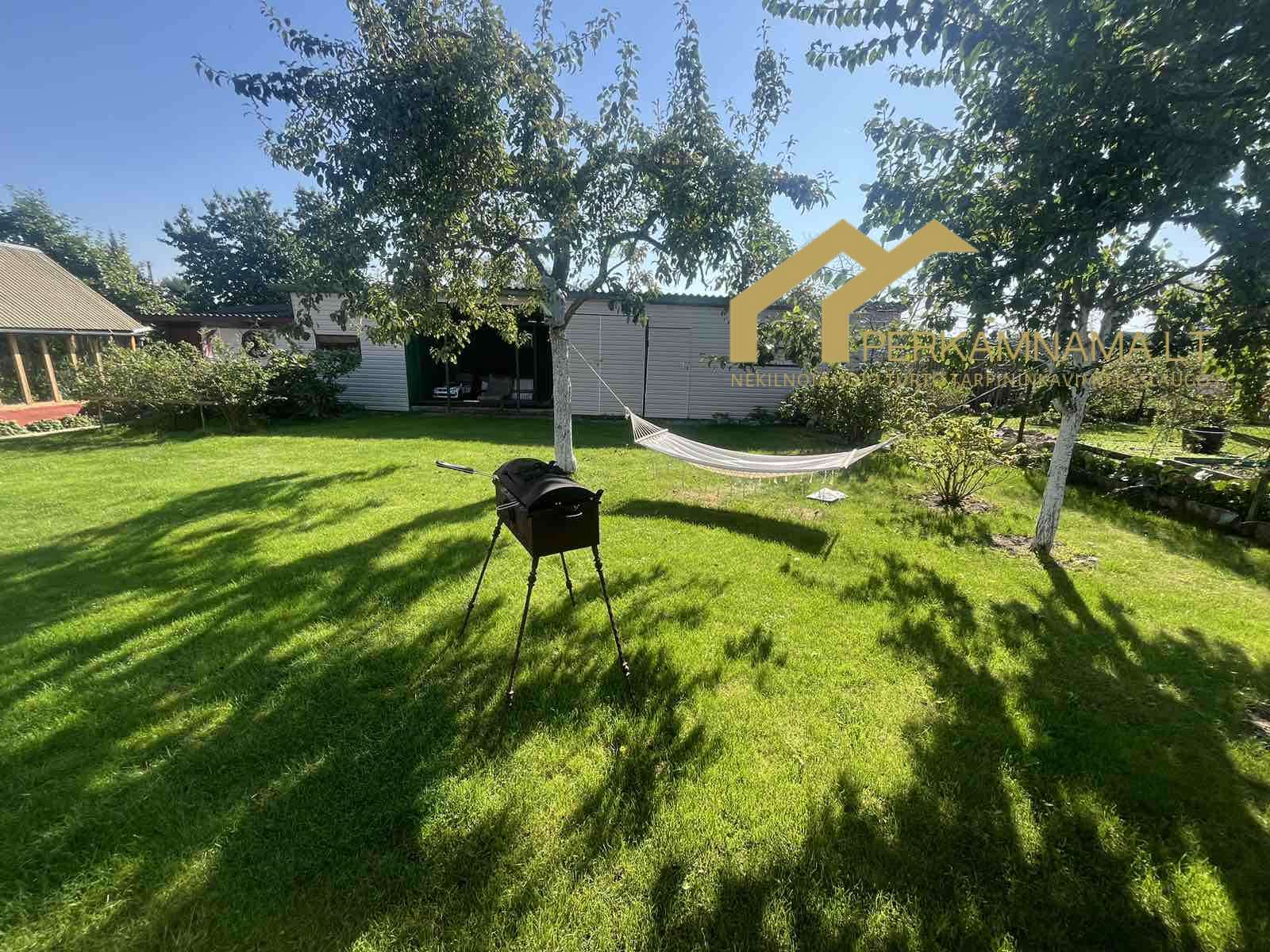 Parduodamas namas su sklypu