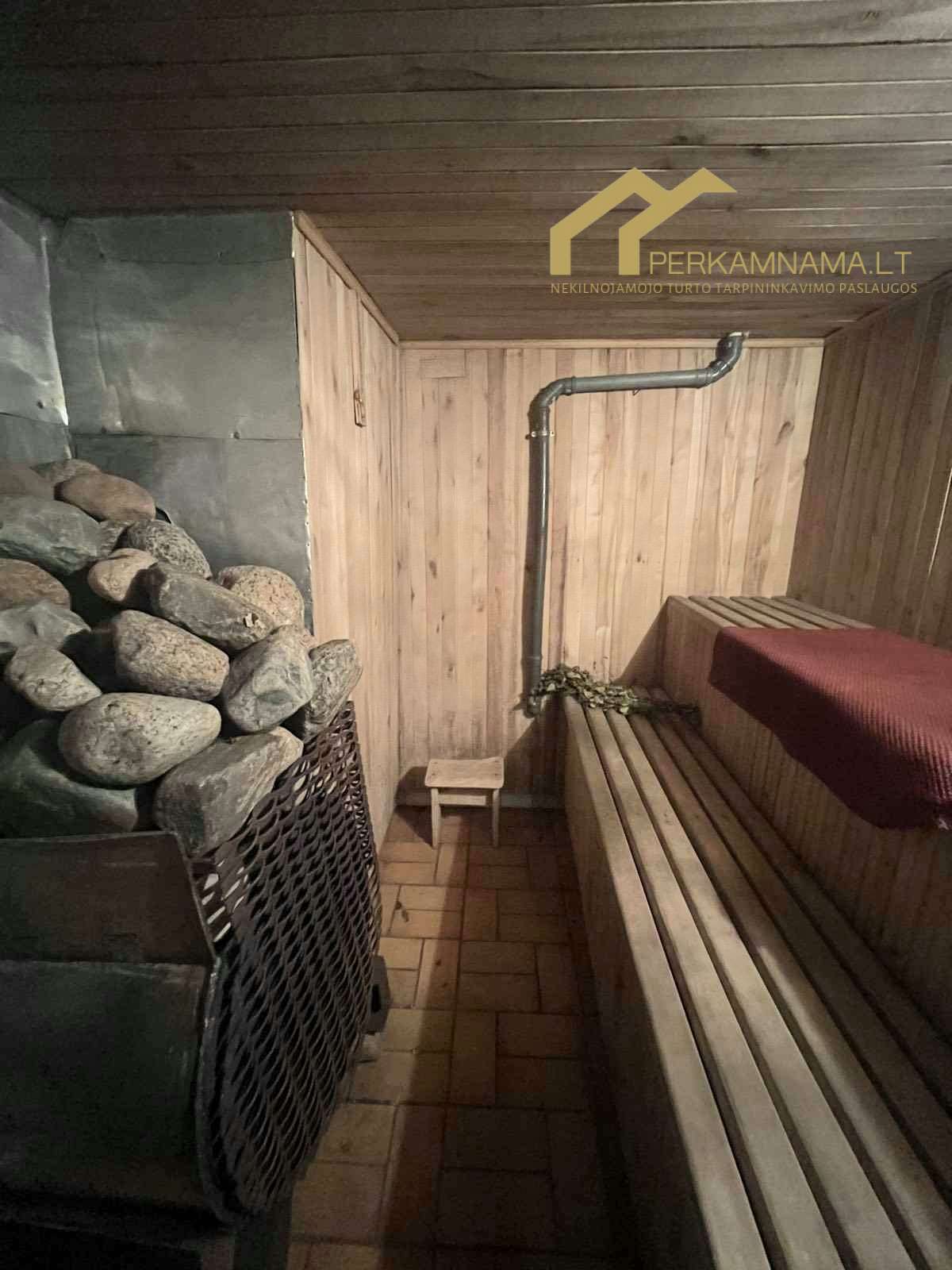 Parduodamas namas su sklypu