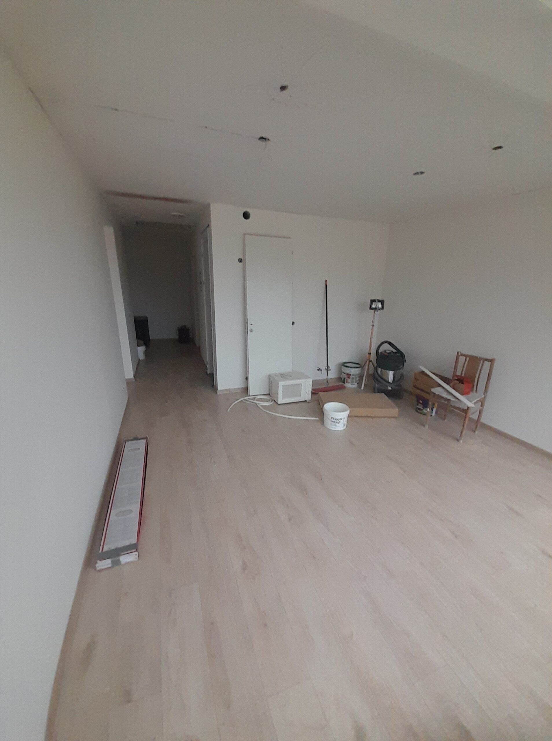 Šventojoje parduodamas 2 kambarių butas su terasa.