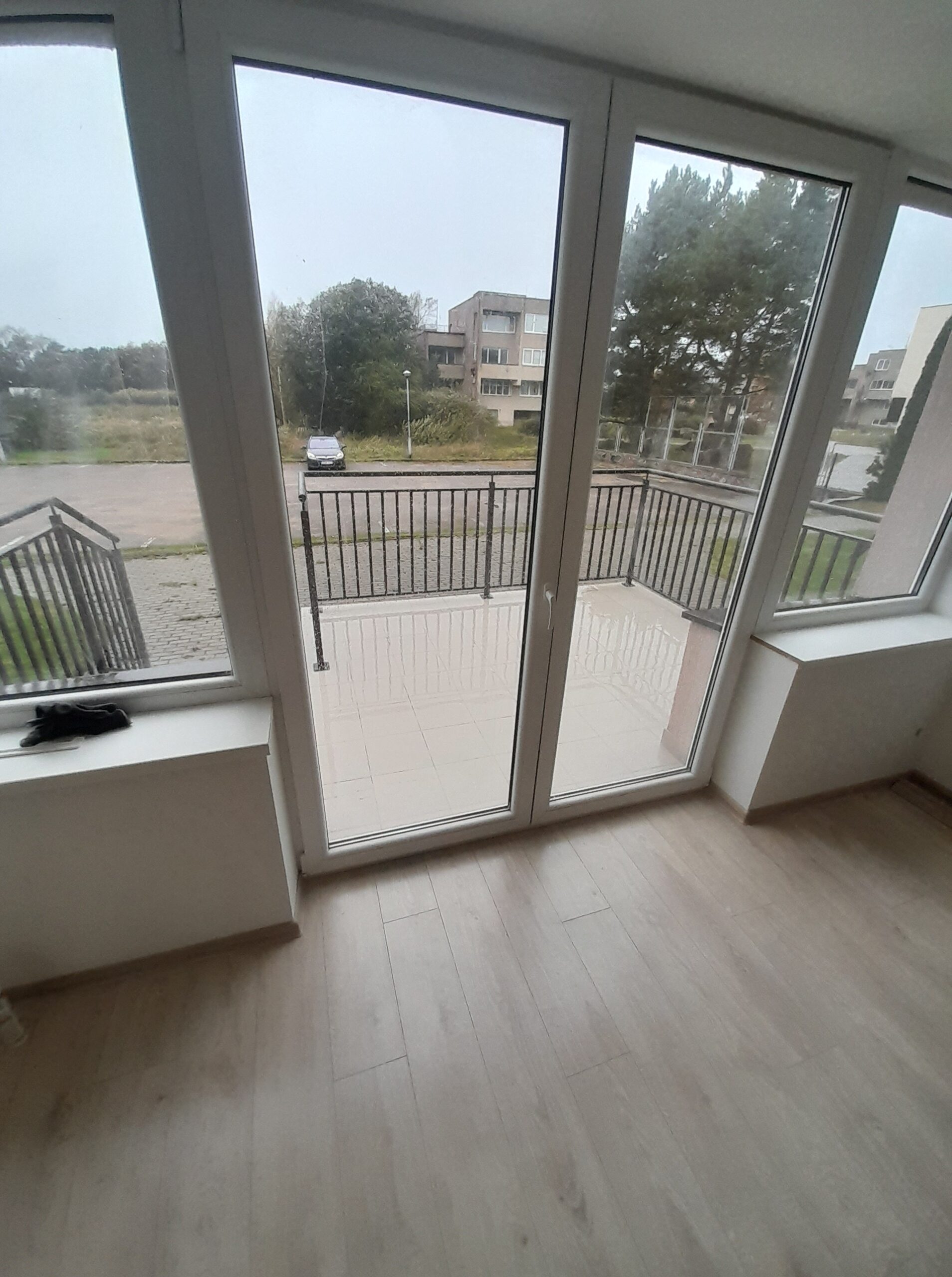 Šventojoje parduodamas 2 kambarių butas su terasa.