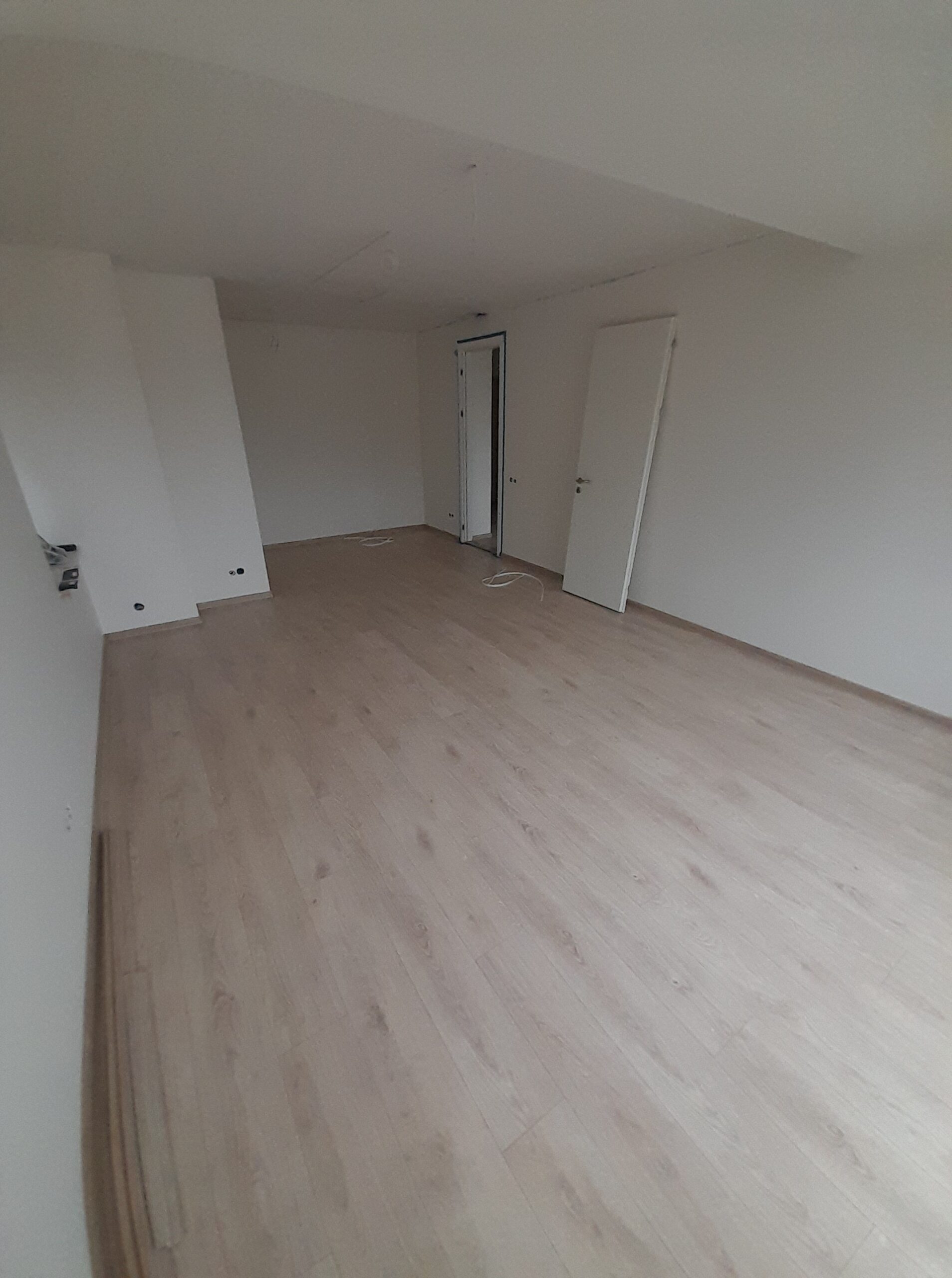 Šventojoje parduodamas 2 kambarių butas su terasa.