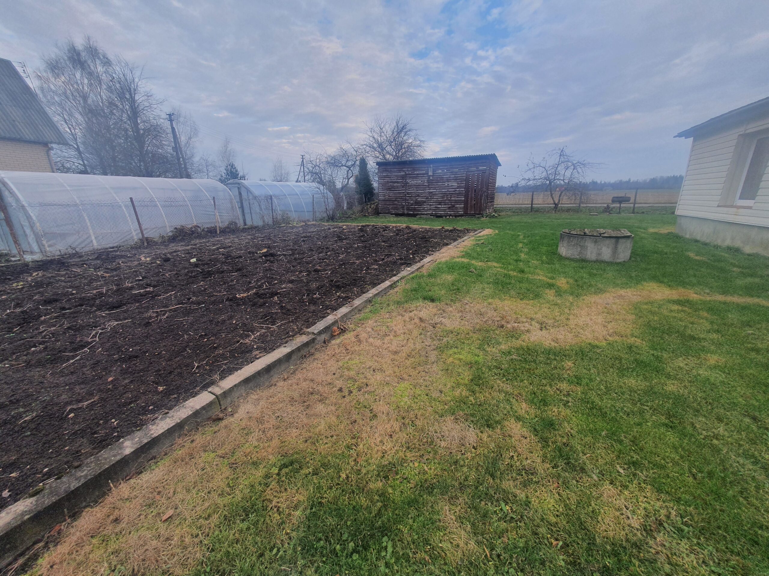 Parduodamas tvarkingas mūrinis namas