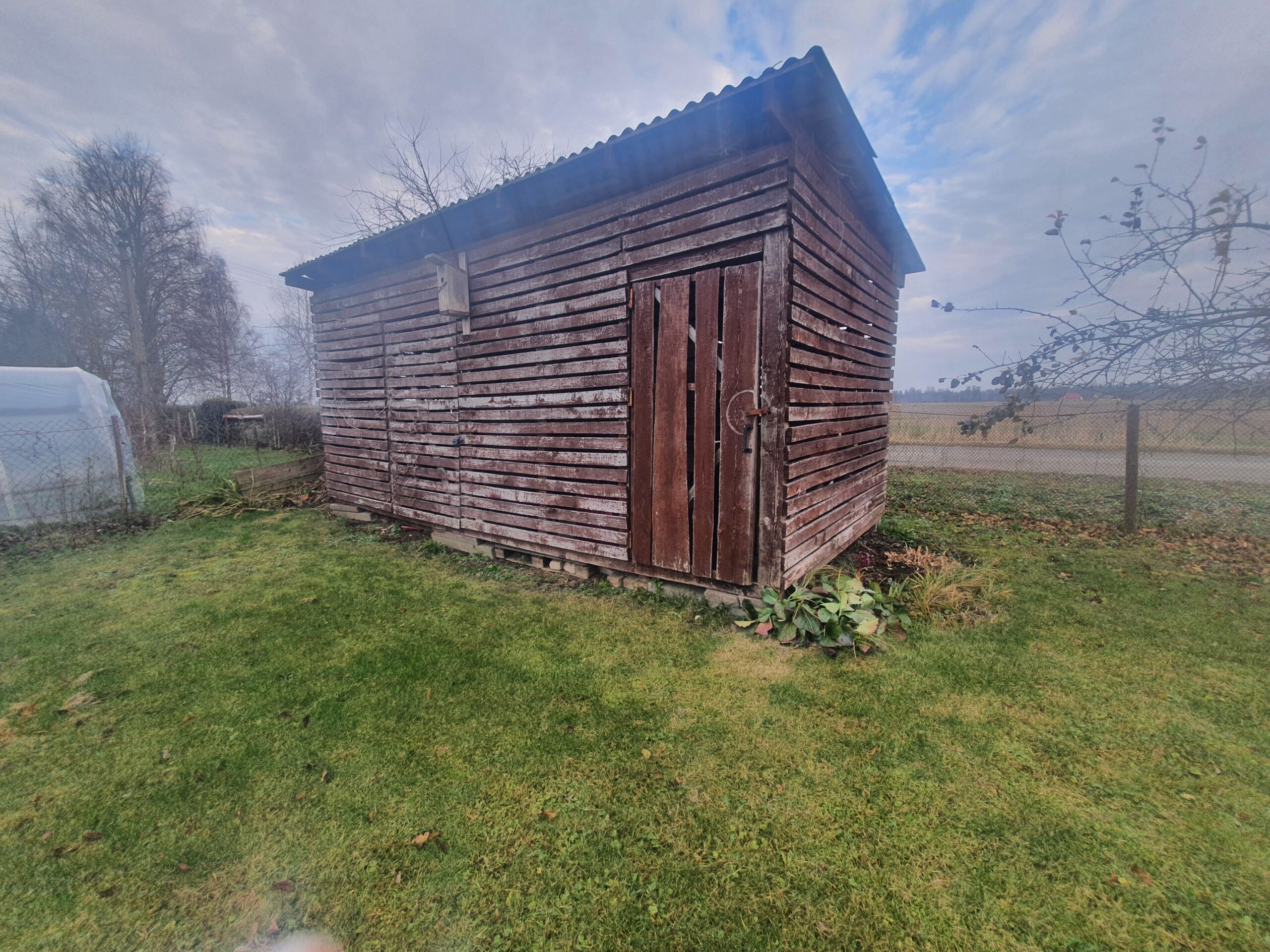 Parduodamas tvarkingas mūrinis namas