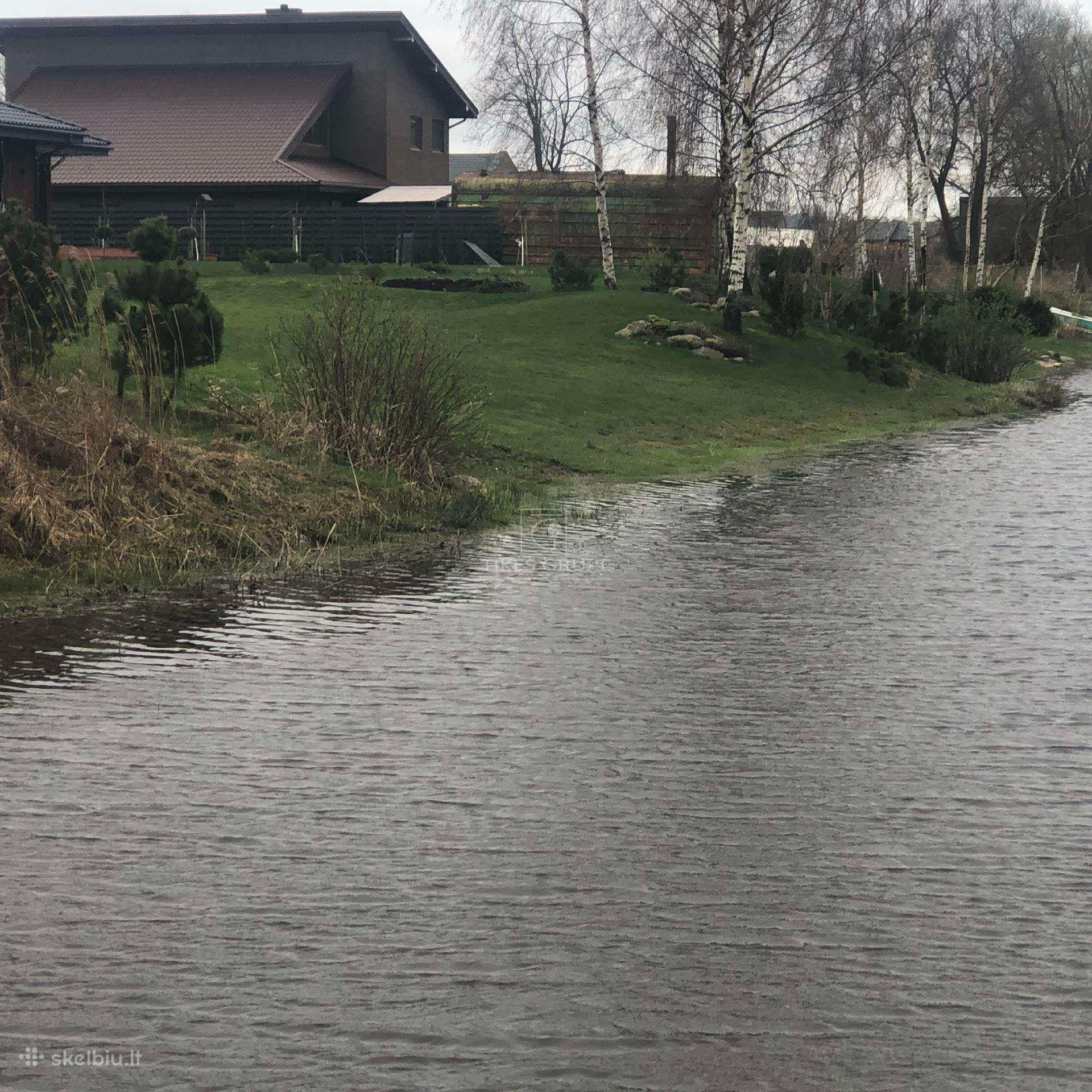 Parduodamas IŠSKIRTINIS sklypas Tauro Slenyje, Perkūno g. 12, Klaipėdoje, prestižiniame „Dvaro slenis“ gyvenamųjų namų kvartale – prie pat vandens telkinio!
