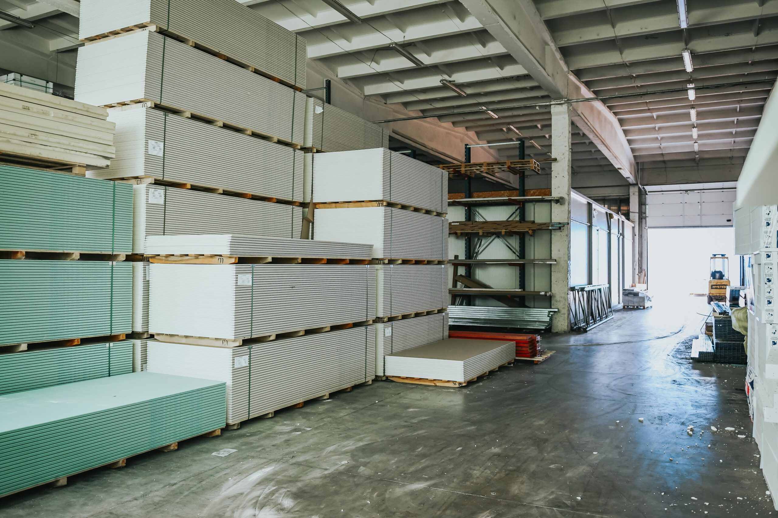 Išnuomojamos sandėliavimui-gamybai-prekybai tinkančios 301.28 kv.m., ploto patalpos adresu Šilutės pl. Klaipėda