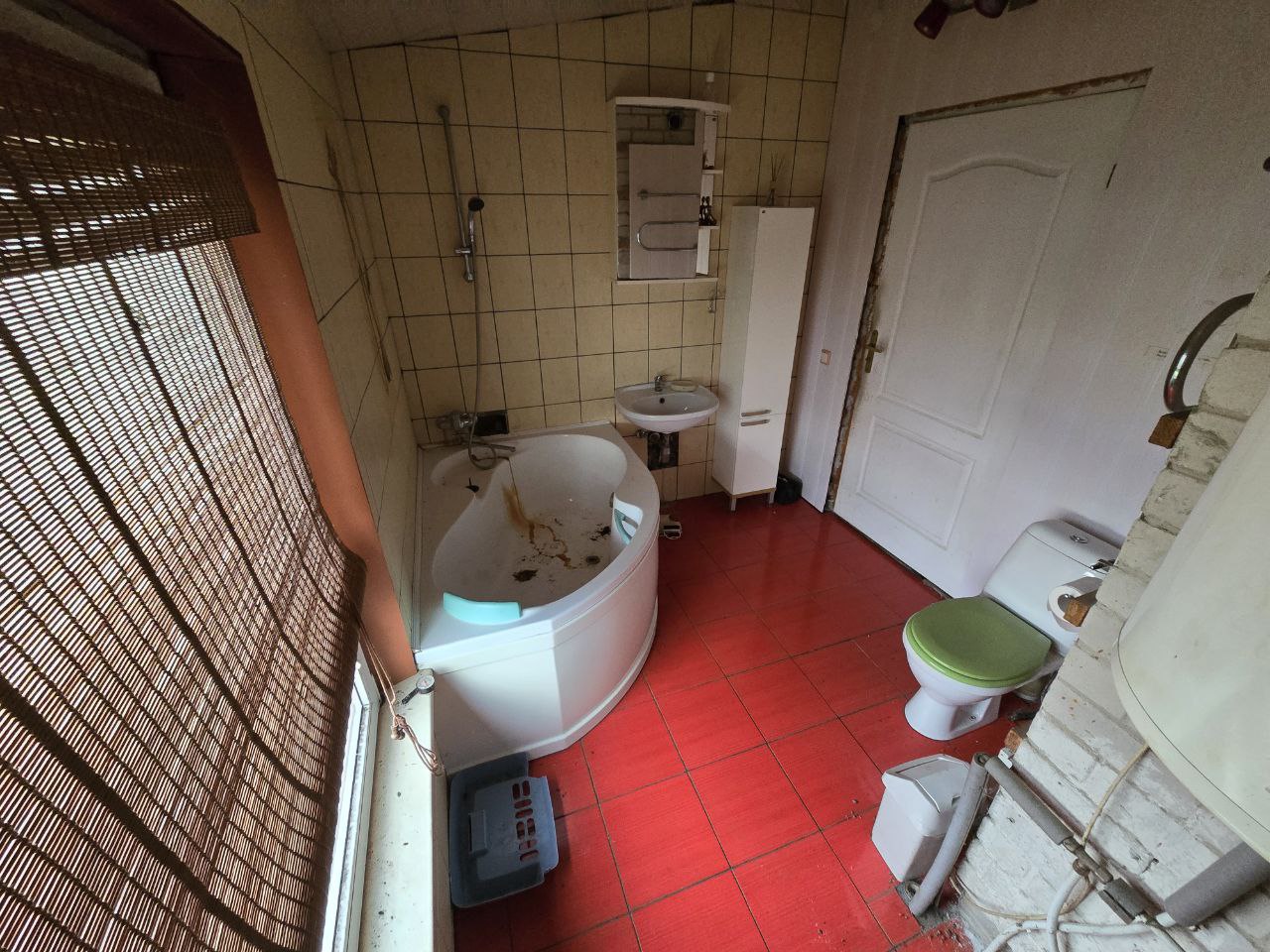 Parduodamas tvarkingas mūrinis namas