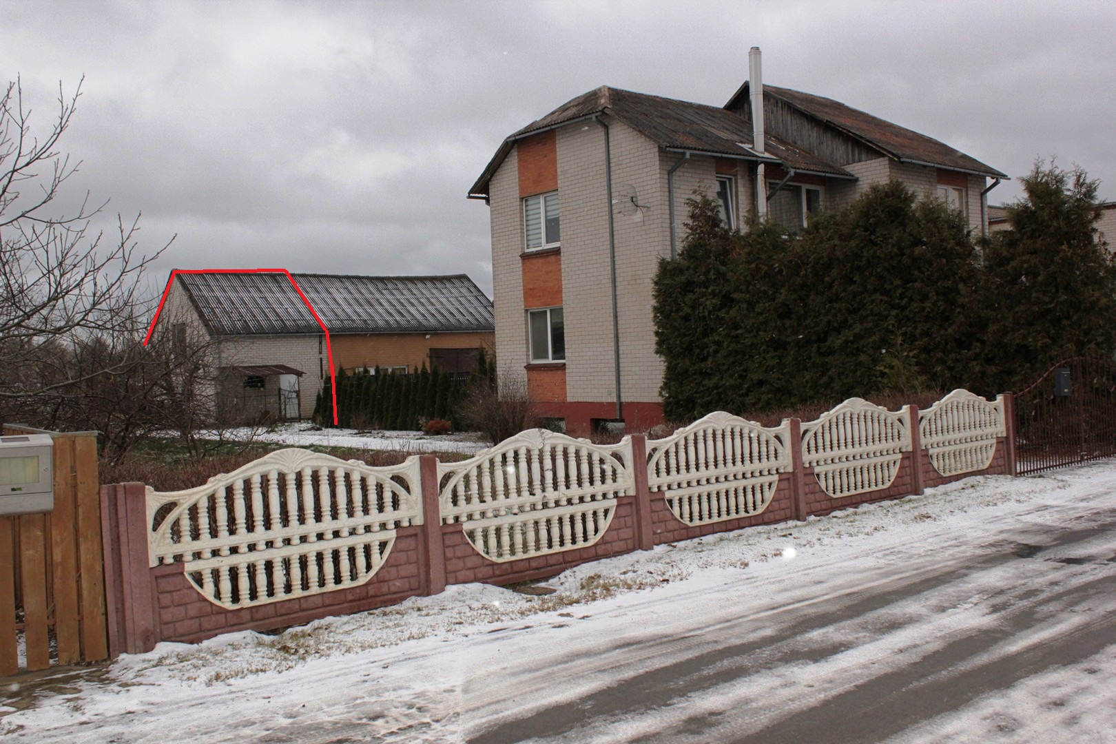 Parduodamas namo dalis.