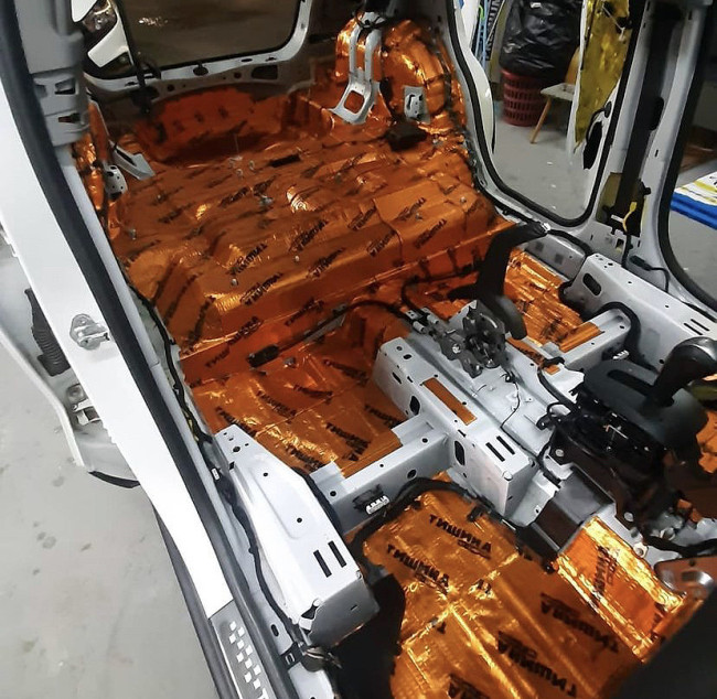 Garso izoliacija automobiliui: kodėl verta ja pasirūpinti?