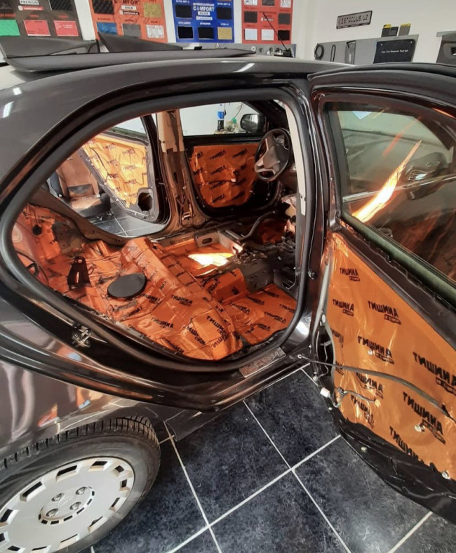 Garso izoliacija automobiliui: kodėl verta ja pasirūpinti?