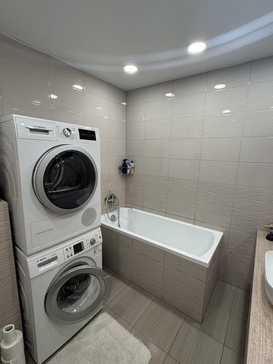 Perplanuotas 2k.butas su holu