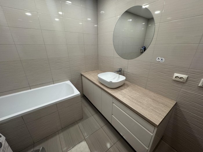 Perplanuotas 2k.butas su holu