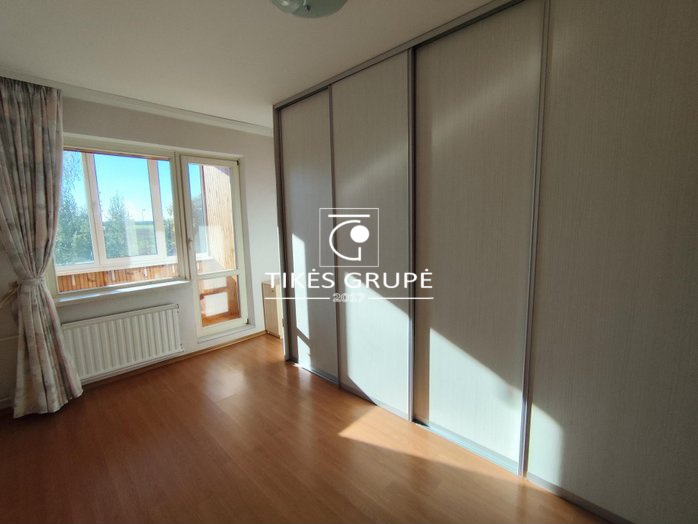 Parduodamas 3k.butas su holu