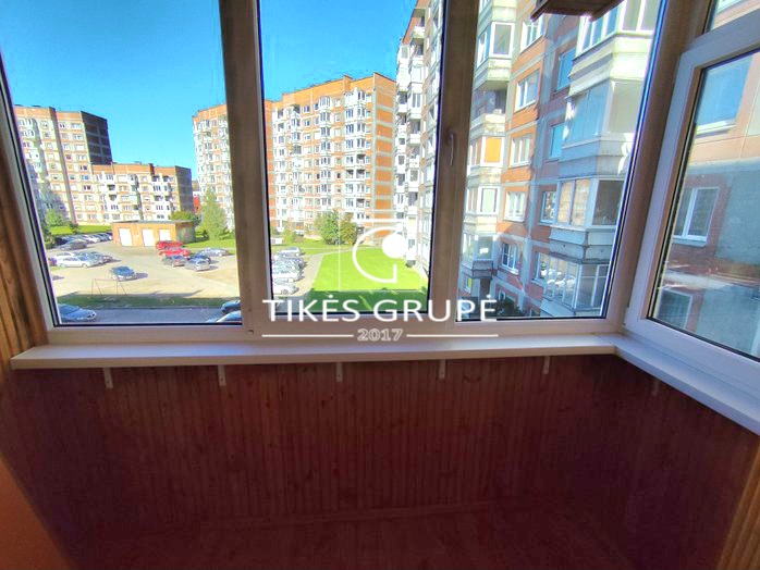 Parduodamas 3k.butas su holu