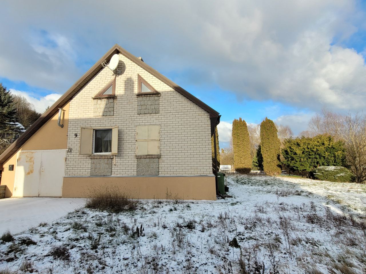 Parduodamas mūrinis namas.