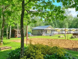 2024-Dobilu-slenis-poilsio-vieta-ant-Jura-upes-kranto-baidares