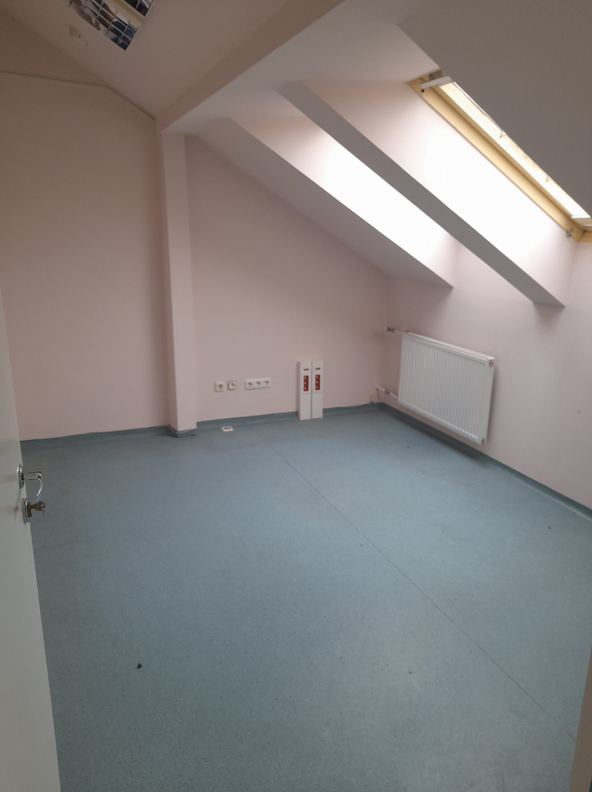 Išnuomojamos patalpos Vytauto g. Grožio procedūroms, masažams, ofisams. 1 aukšte.