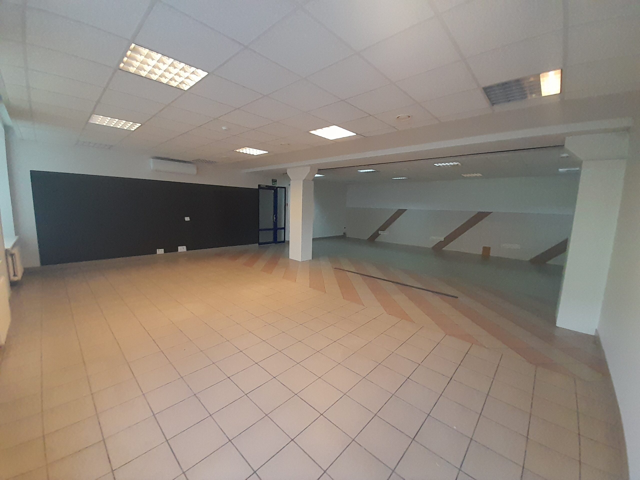 Klaipėdos Naujoji Uosto g, išnuomojamos 100 kv.m. ir 133 kv.m. ploto patalpos 1 aukšte