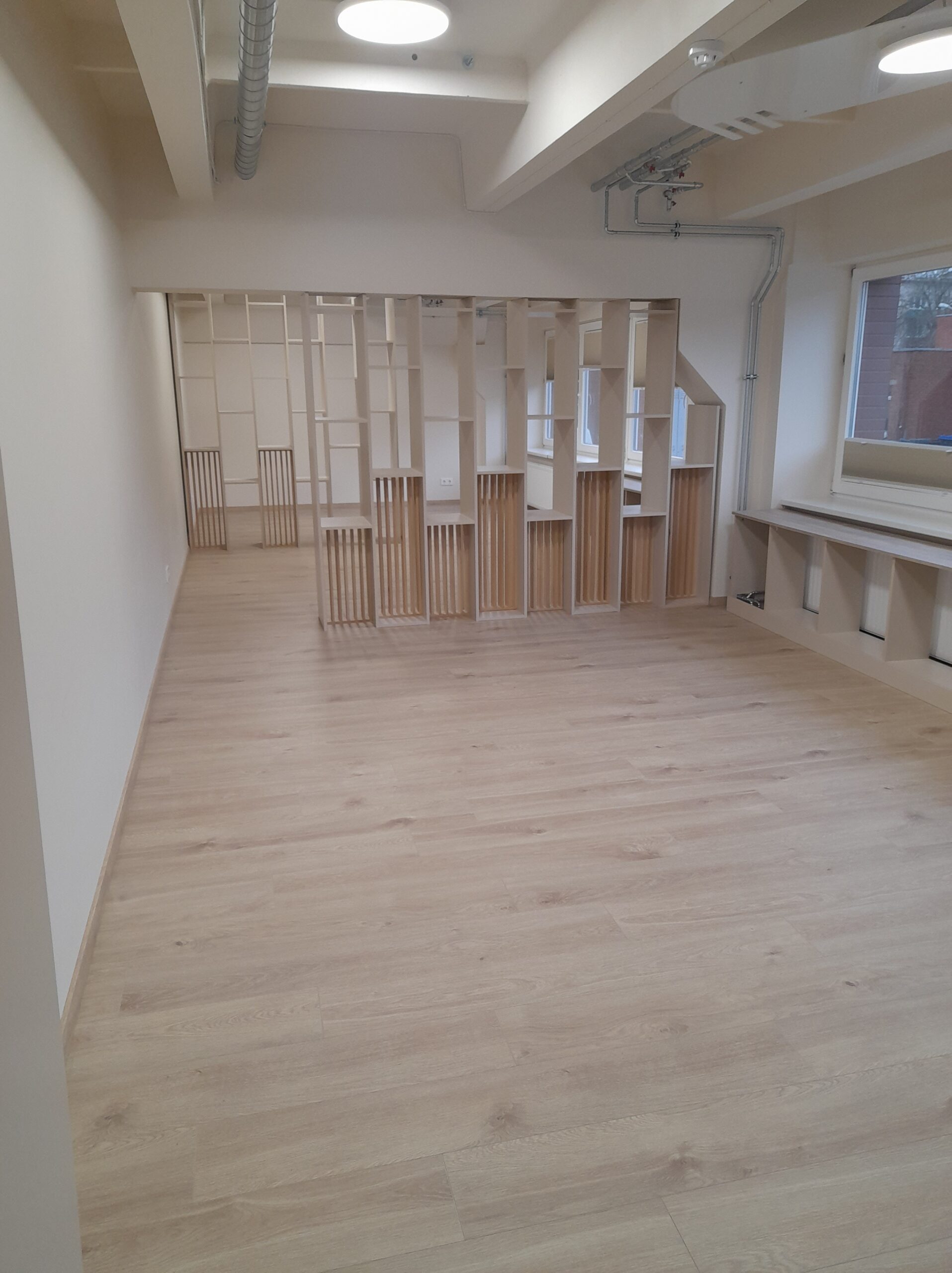 Išnuomojamos 108 kv.m. Patalpos Kurias galima nuomotis dalimis. 108 kv.m. ir 89 kv.m.