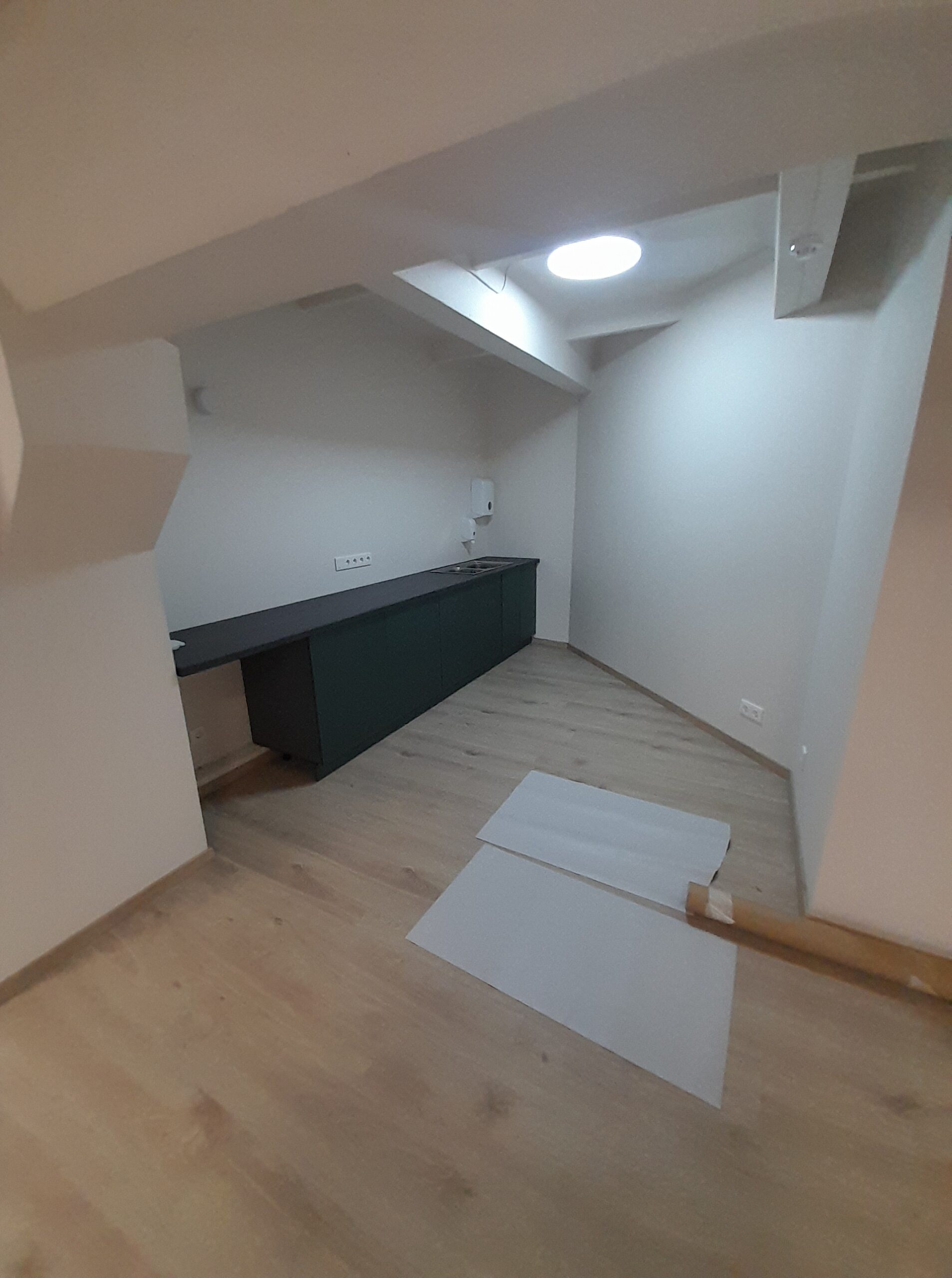 Išnuomojamos 108 kv.m. Patalpos Kurias galima nuomotis dalimis. 108 kv.m. ir 89 kv.m.