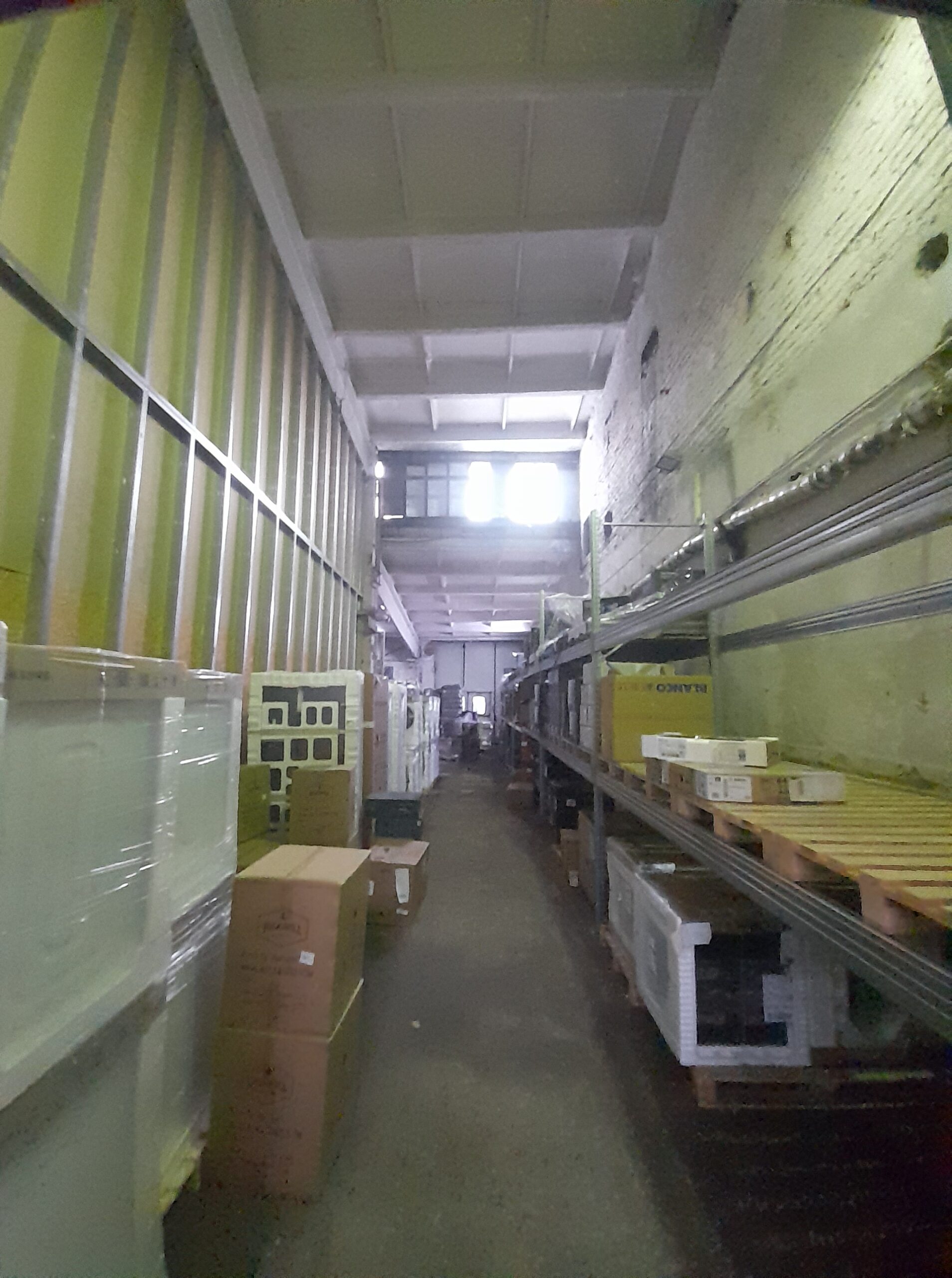 Išnuomojamos sandėliavimo – gamybinės – prekybinės patalpos. 858 kv.m.