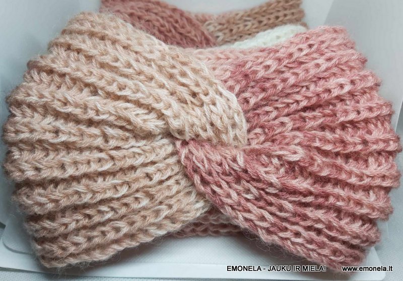 GALVOS RAIŠČIAI, AUSINUKAI