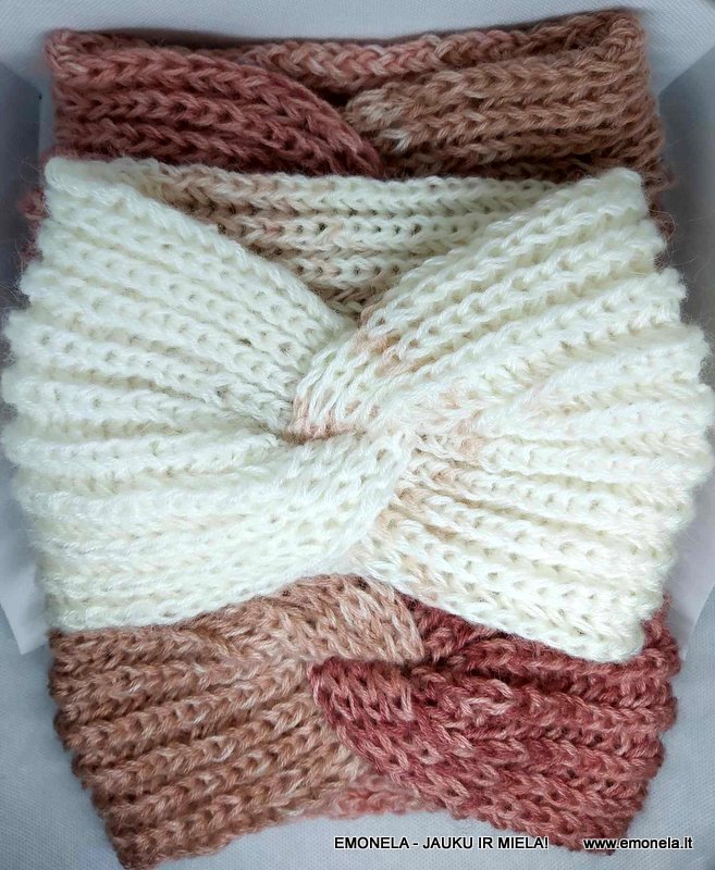 GALVOS RAIŠČIAI, AUSINUKAI