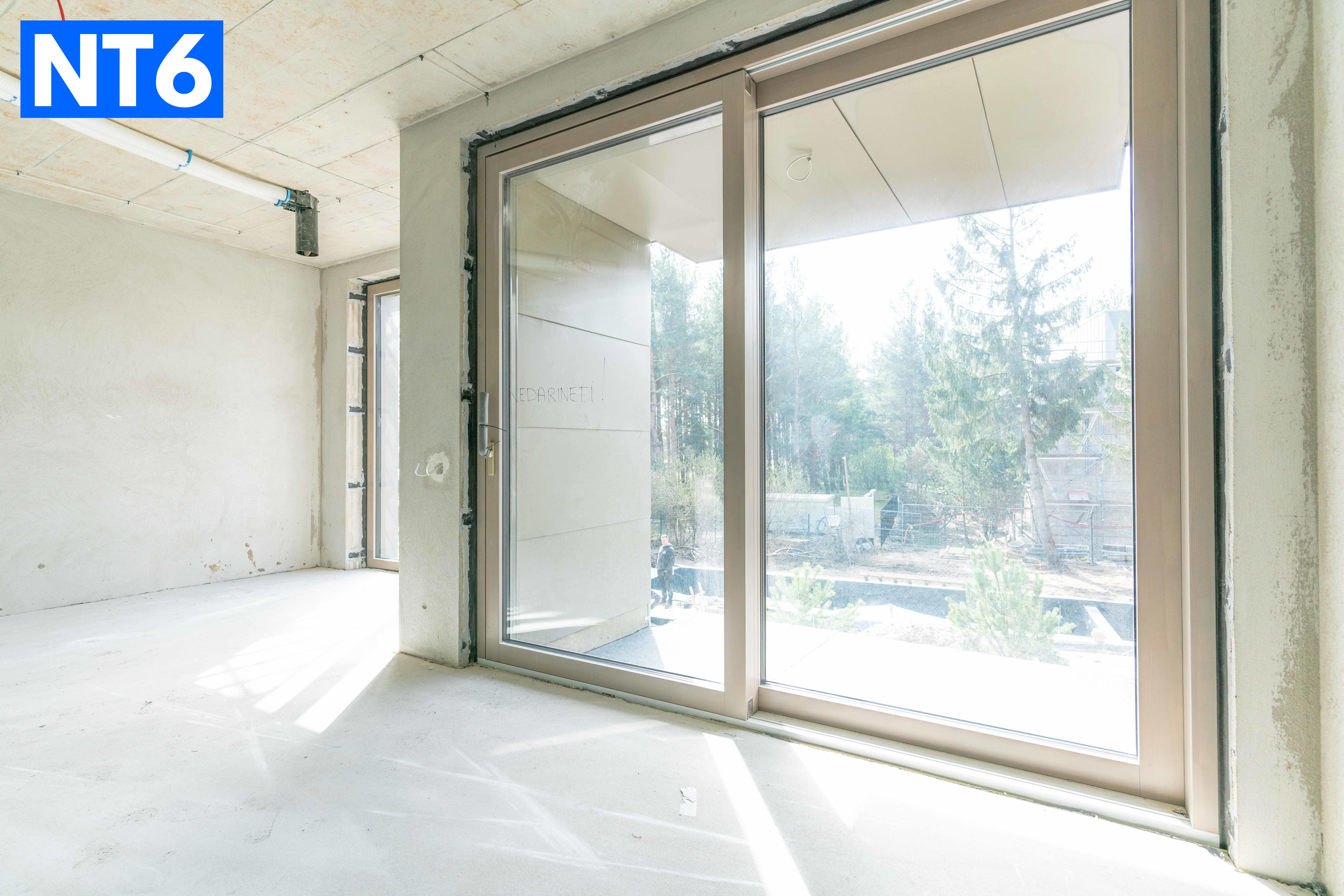 PARDUODAMAS BUTAS SU BASEINU