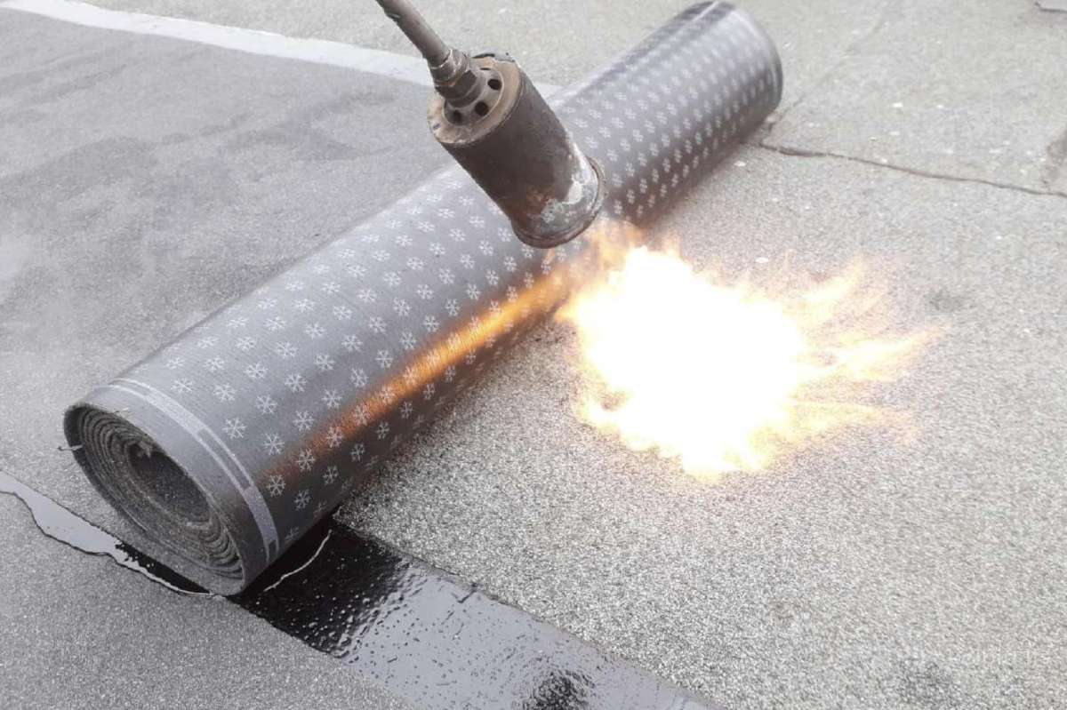 Reikalingi stogininkai bitumas danijoje 3200-3800 eur i rankas