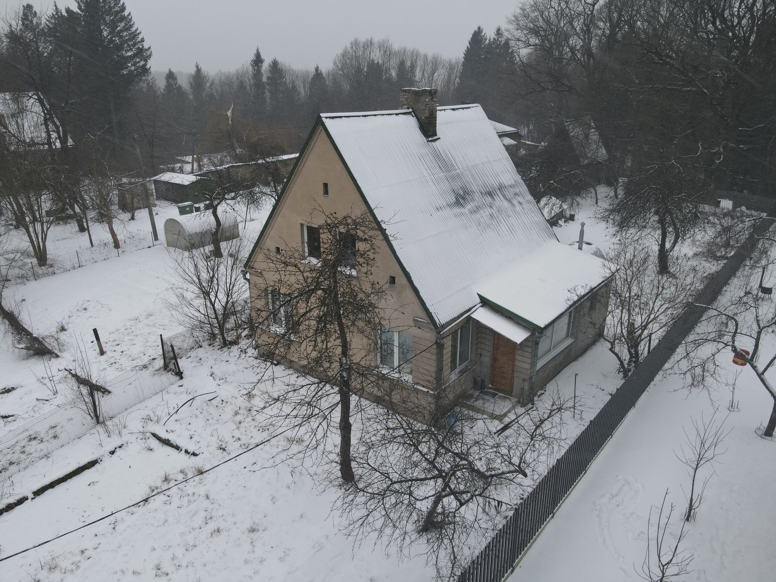 Mūrinis namas PAVILNYJE, VERSMIŲ g. 2B, VILNIUJE. 