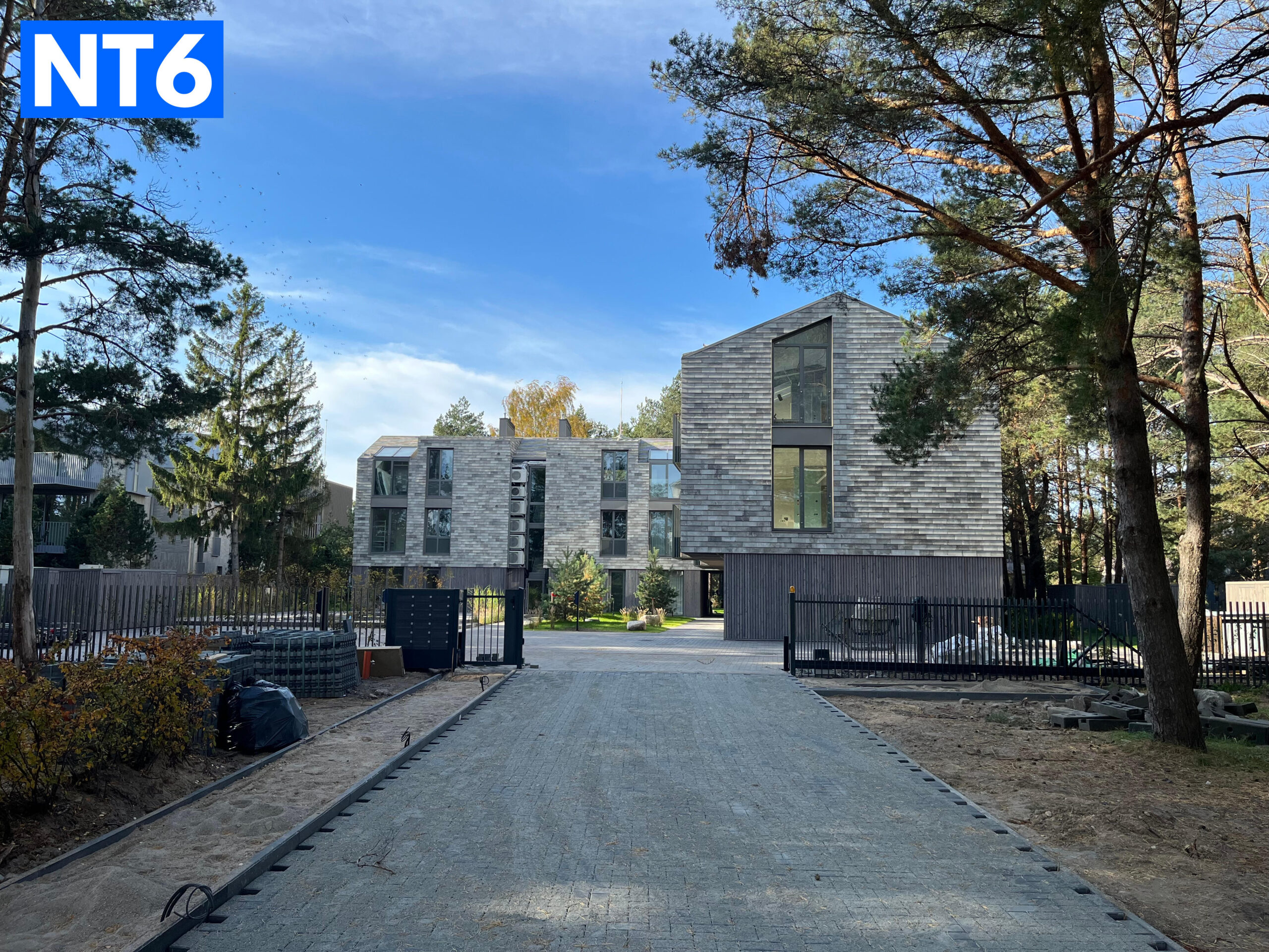 PARDUODAMAS BUTAS SU BASEINU