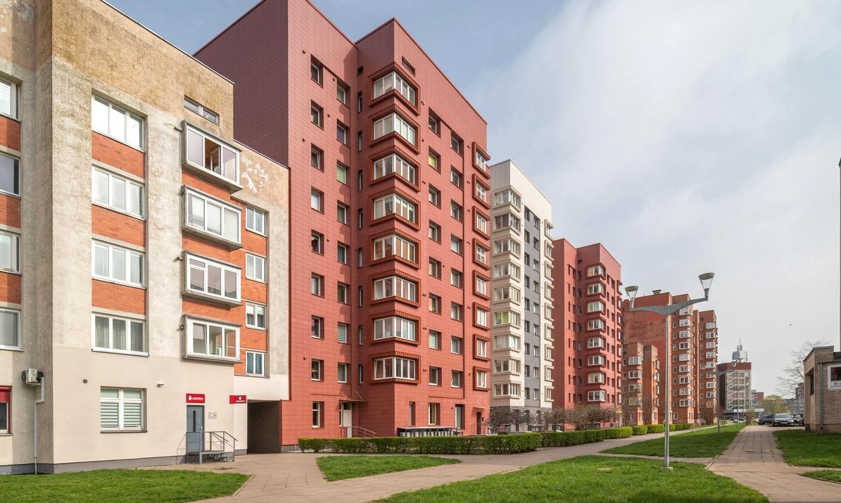 Renovuotame name, parduodamas erdvus 2 kambarių butas.