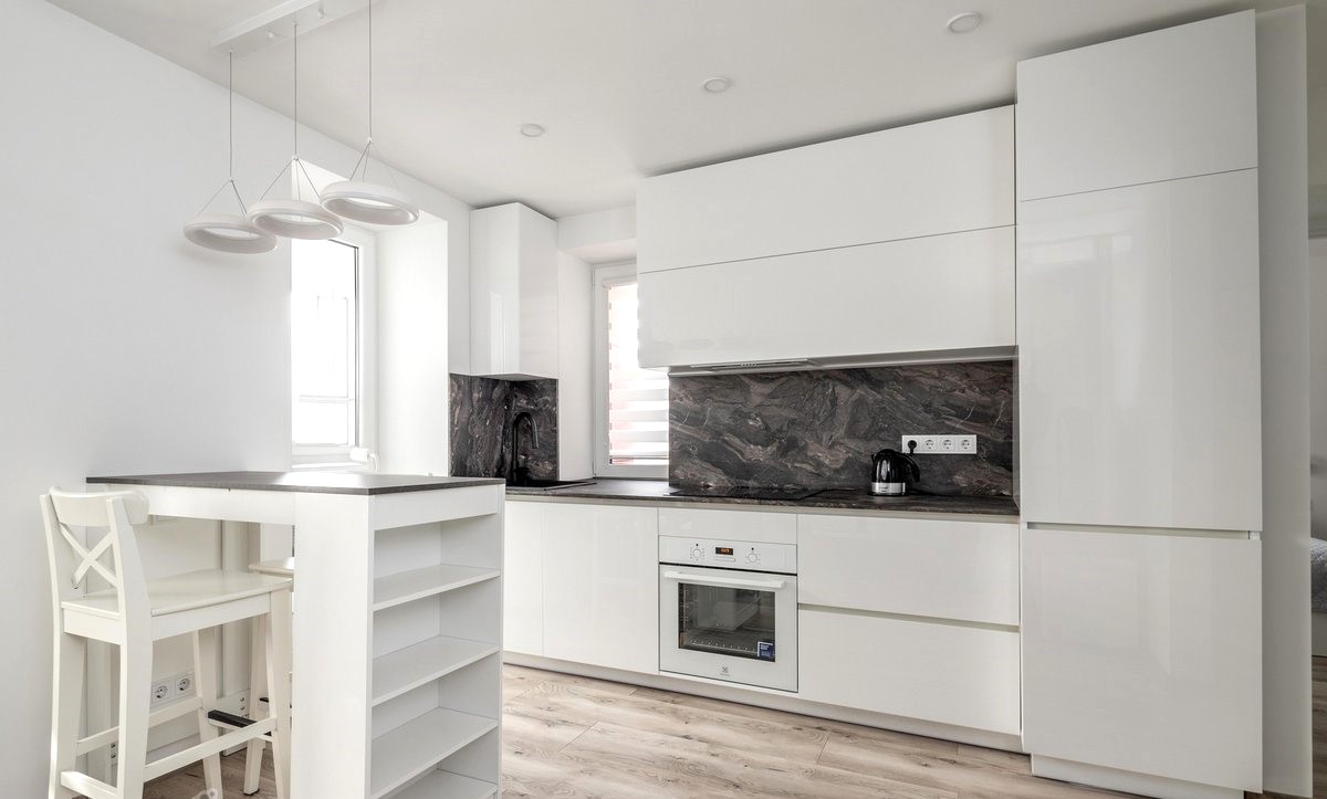 Renovuotame name, parduodamas erdvus 2 kambarių butas.