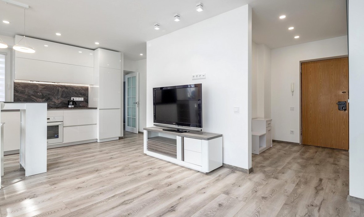 Renovuotame name, parduodamas erdvus 2 kambarių butas.