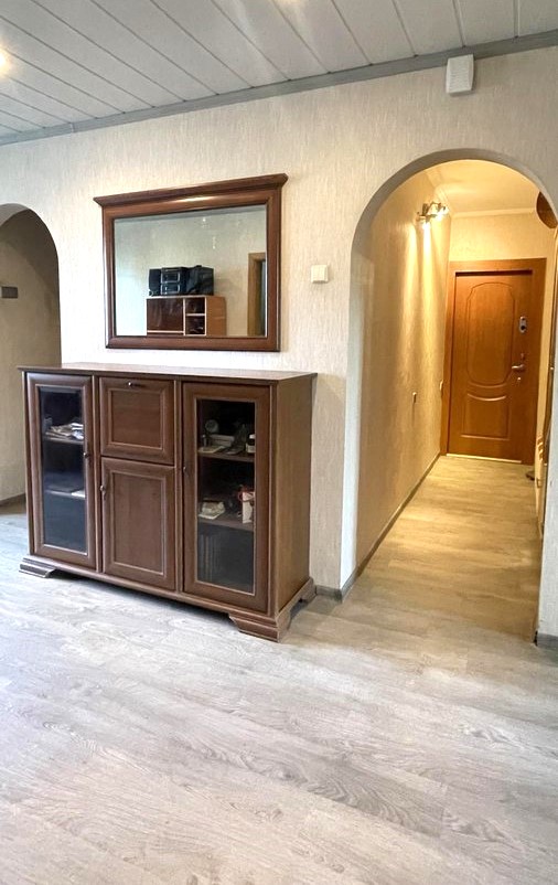 Parduodamas 3 kambarių su holu butas Klaipėdoje.