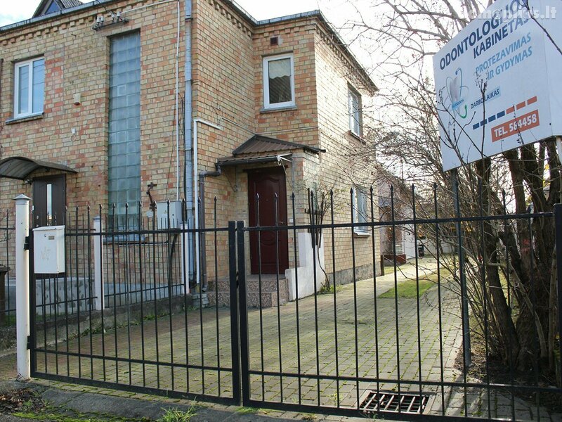 Parduodamas puse namo su Odontologijos klinika Panevėžio miesto centre